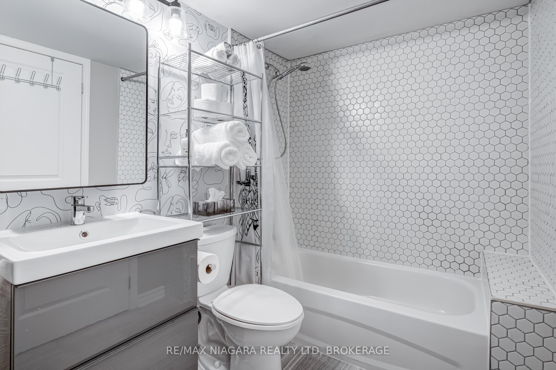 2 Bedrooms Condo at 872 Sheppard, Toronto For sale
