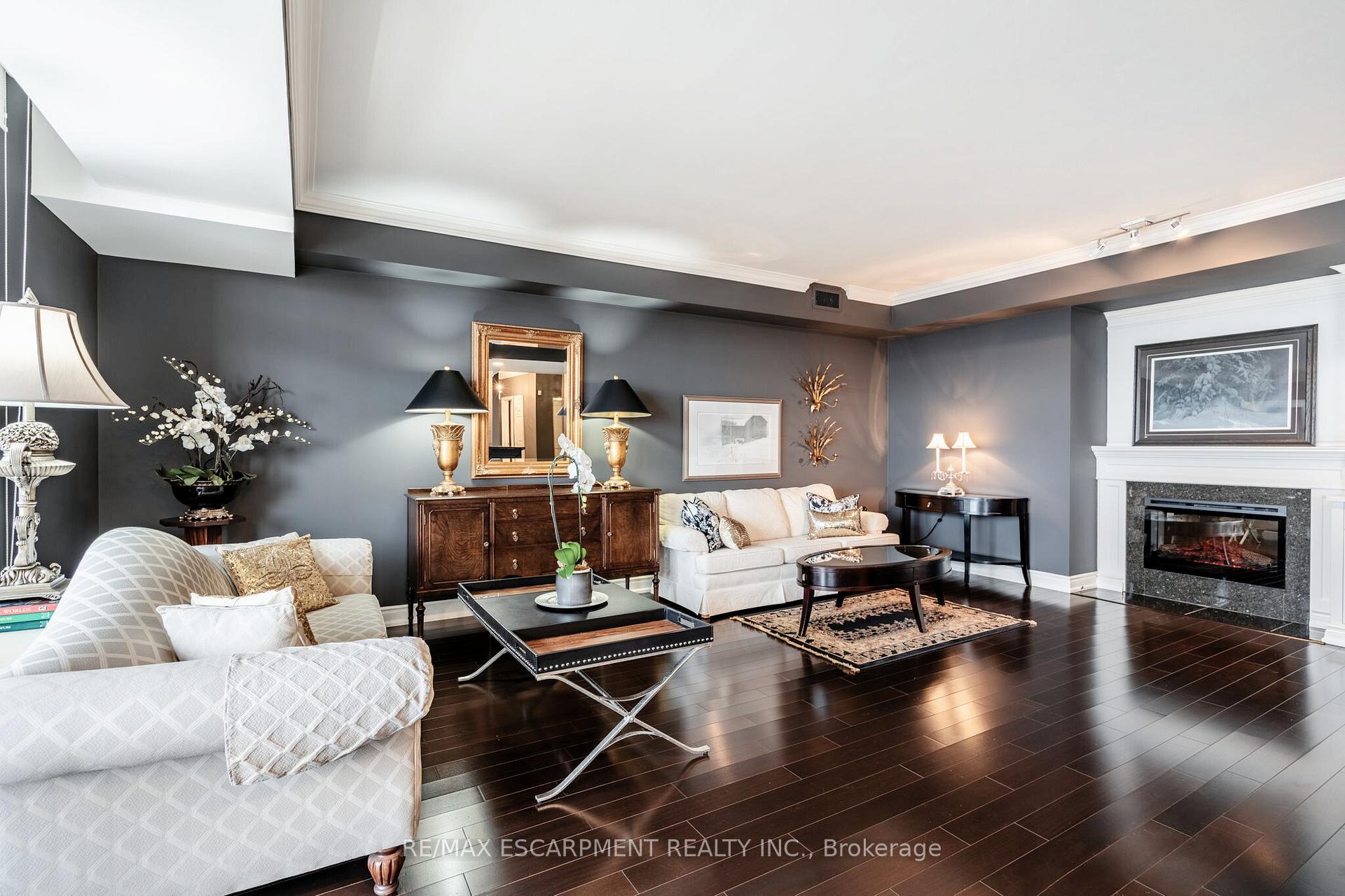 2 Bedrooms Condo at 1477 Lakeshore,  Burlington For sale