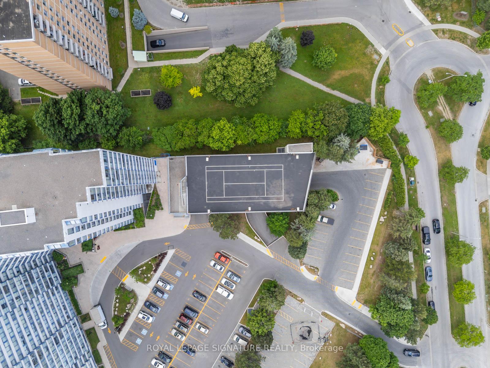 3 Bedrooms Condo at 3050 Ellesmere, Toronto For sale