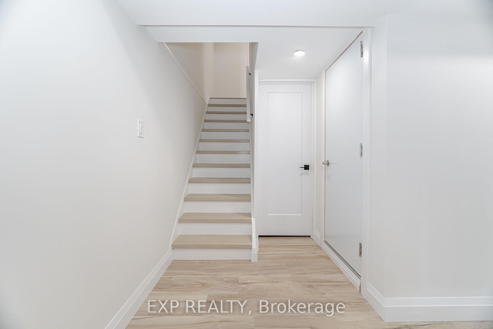 3 Bedrooms Condo at 120 Quigley,  Hamilton For sale