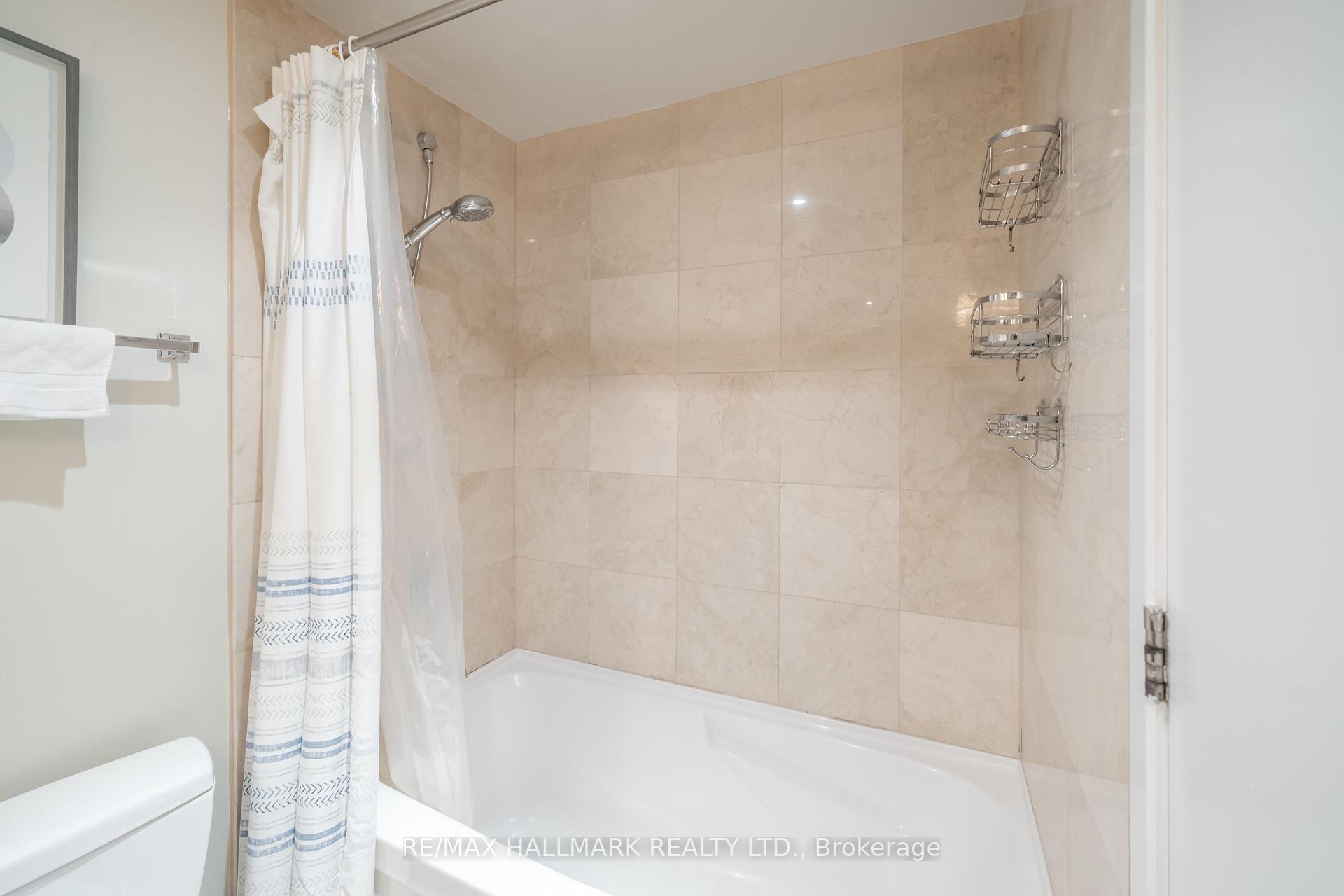 2 Bedrooms Condo at 36 Blue Jays,  Toronto For sale