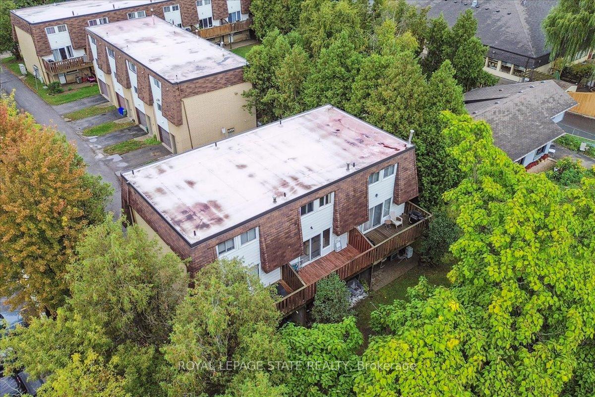3 Bedrooms Condo at 36 Greendale,  Hamilton For sale