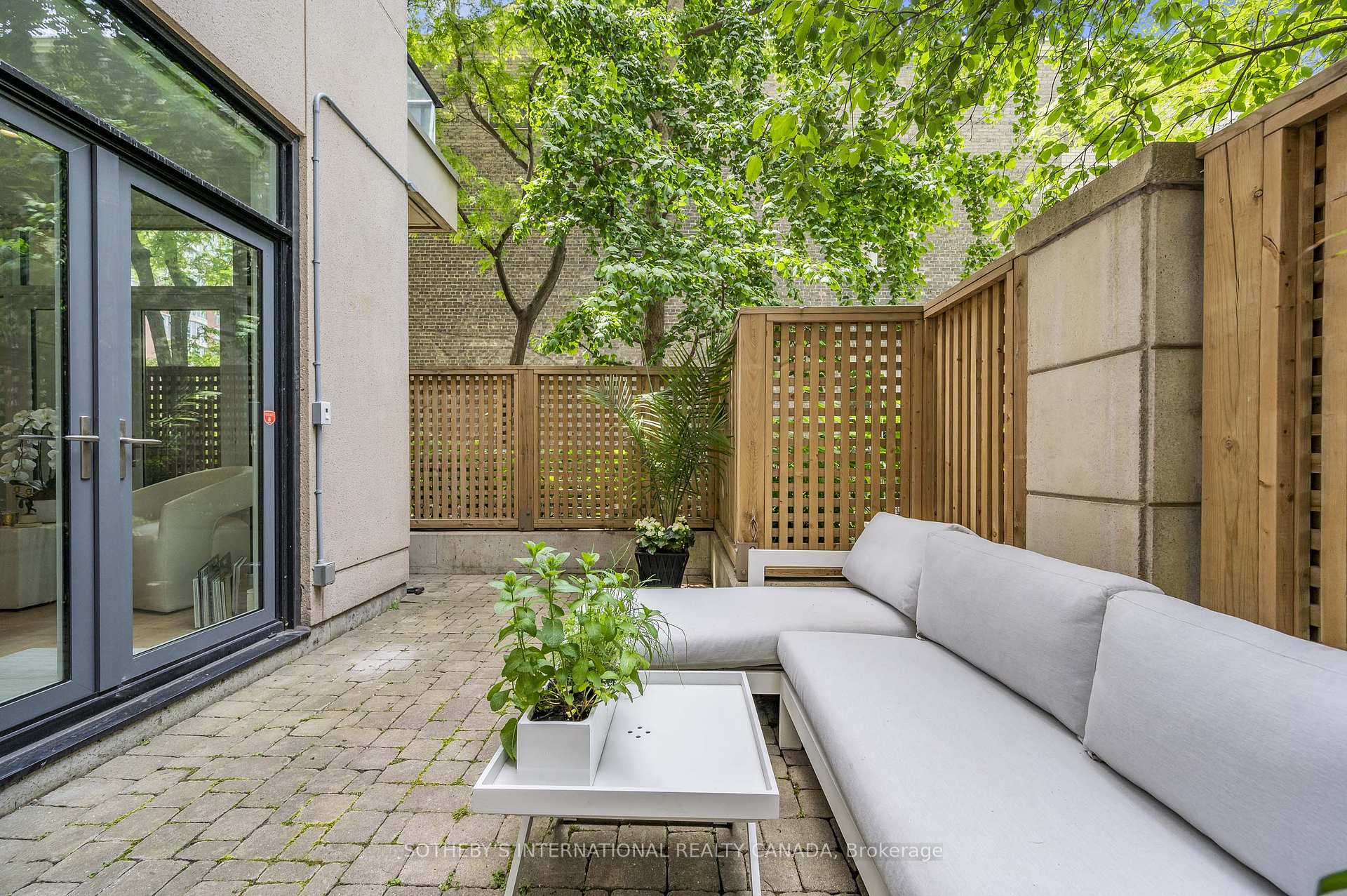 2 Bedrooms Condo at 10 Delisle, Toronto For sale