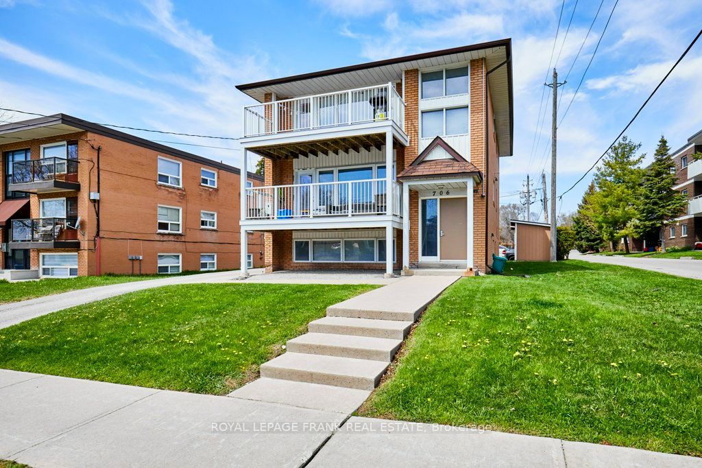 706 Dunlop Street W