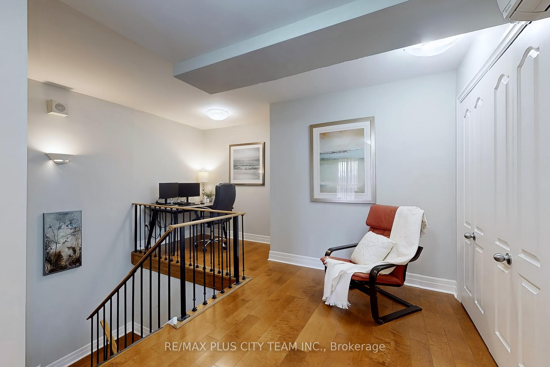 4 Bedrooms Condo at 35 Ormskirk, Toronto For sale