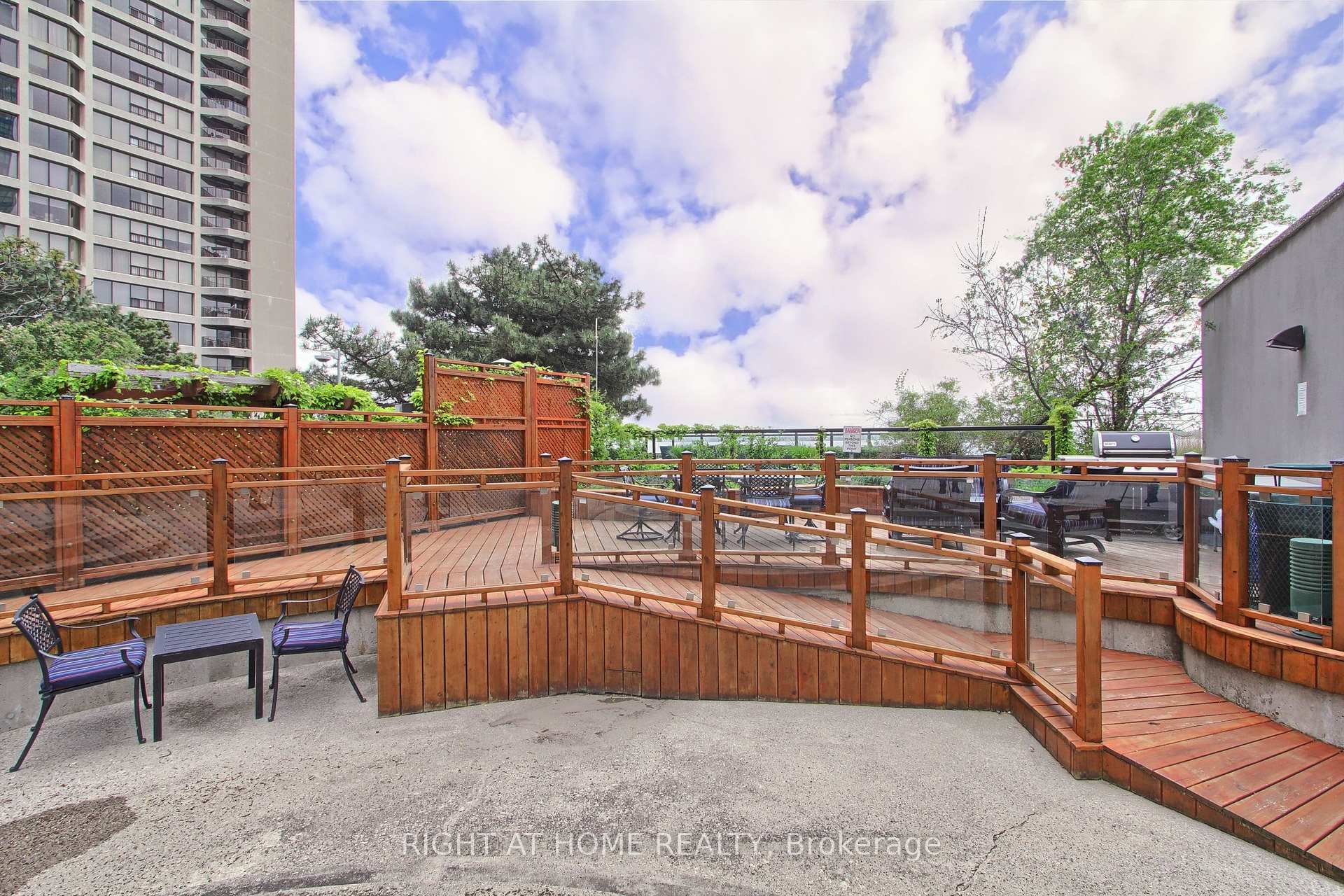 1 Bedroom Condo at 77 Harbour, Toronto For sale