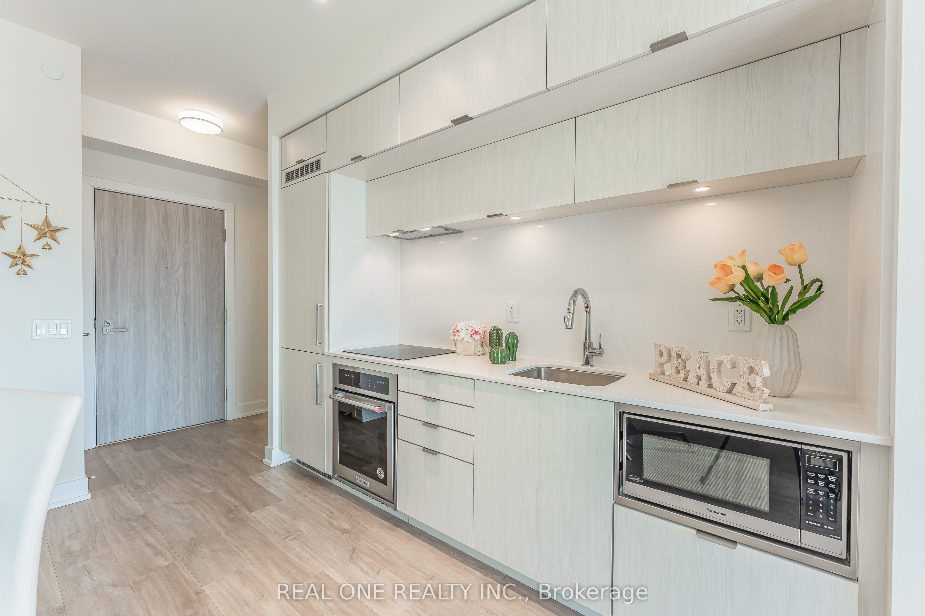 80 Vanauley Street, #303