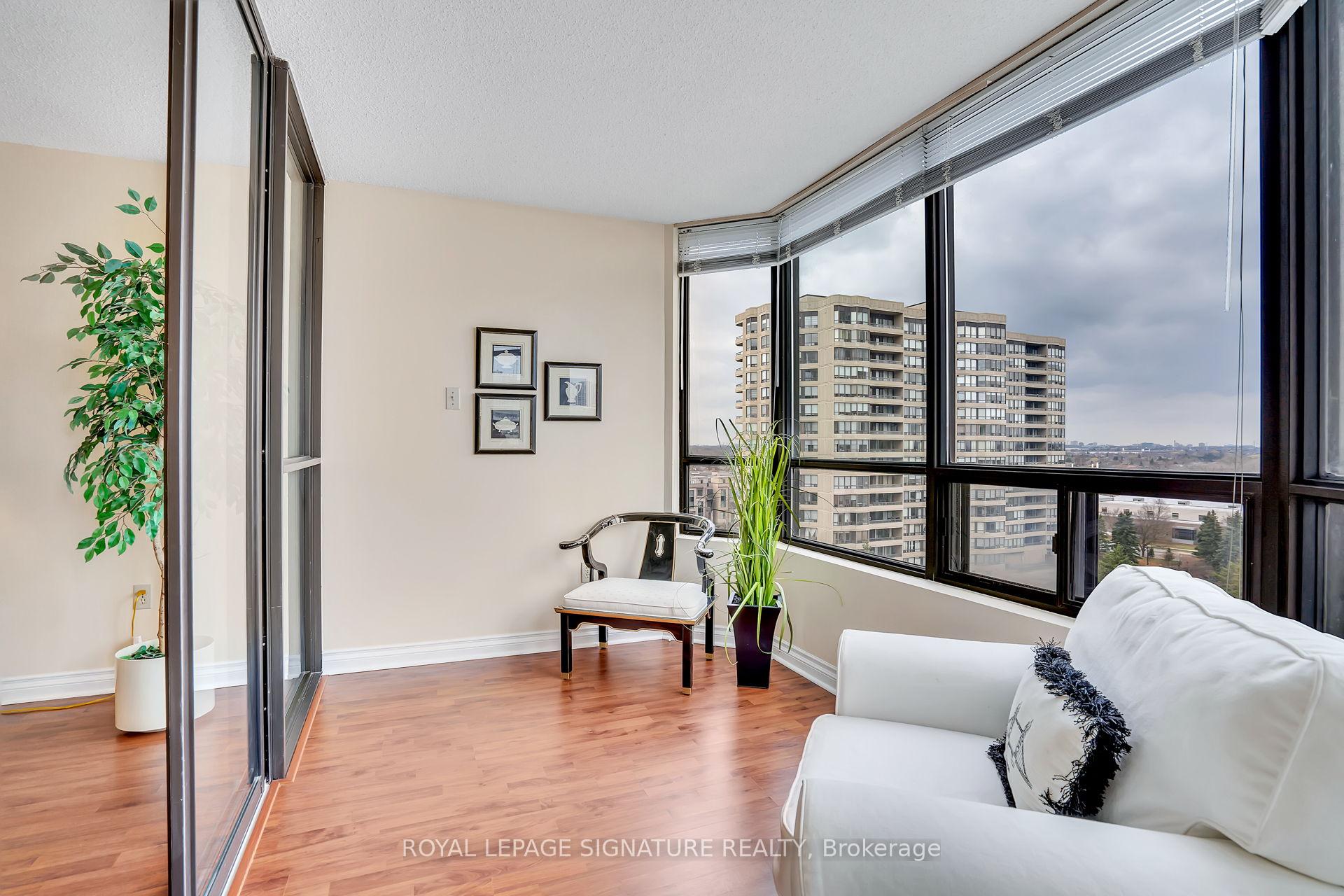 3 Bedrooms Condo at 7440 Bathurst, Vaughan For sale