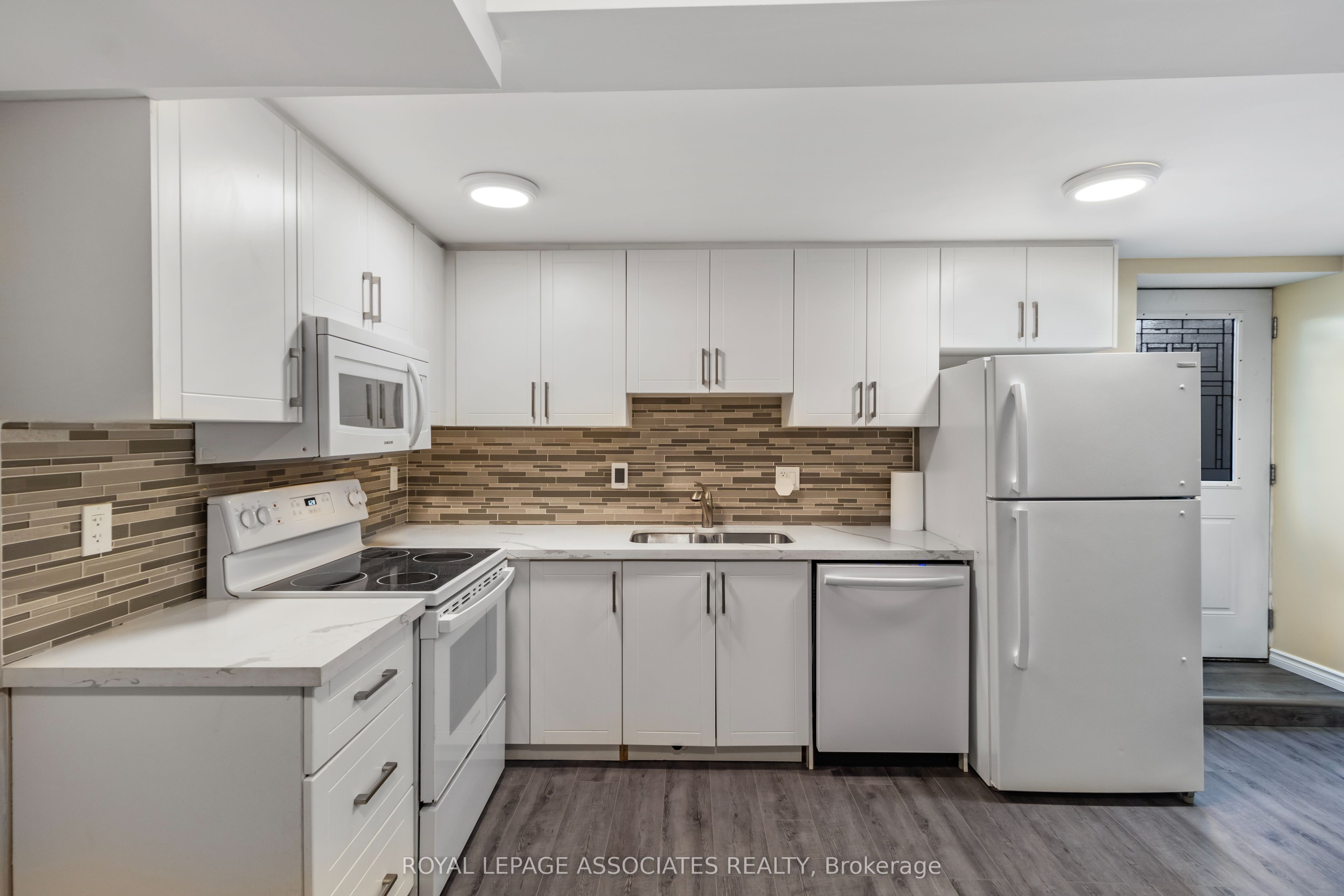 5 Rutherford Avenue, Toronto, ON M6M 2C5