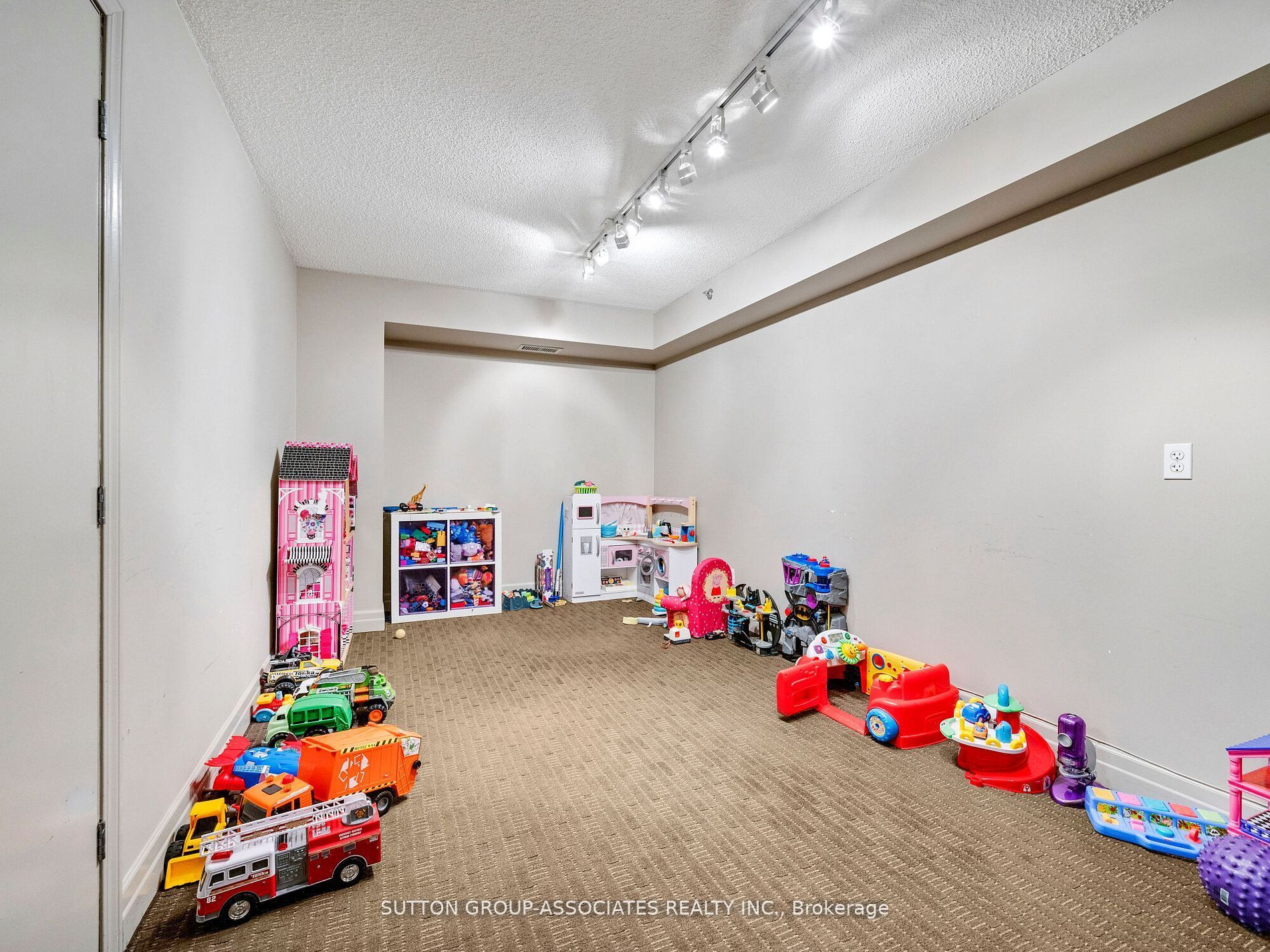 900 Mount Pleasant Road, #320