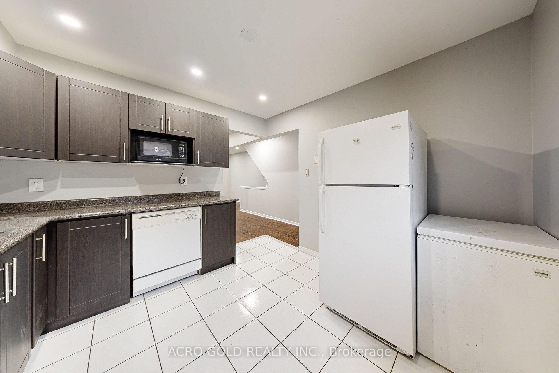4 Bedrooms Condo at 441 Military,  Toronto For sale