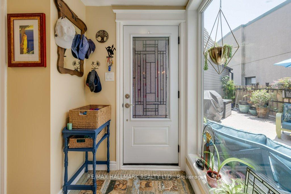 2 Bedrooms Condo at 2366 Queen, Toronto For sale