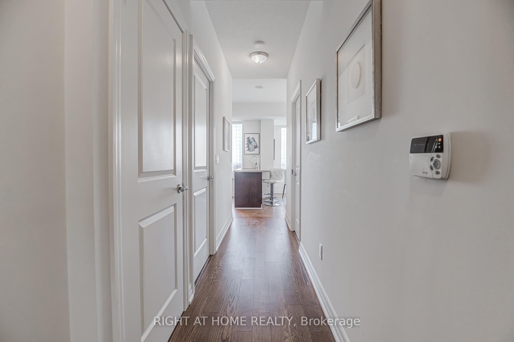 2 Bedrooms Condo at 35 Balmuto,  Toronto For sale