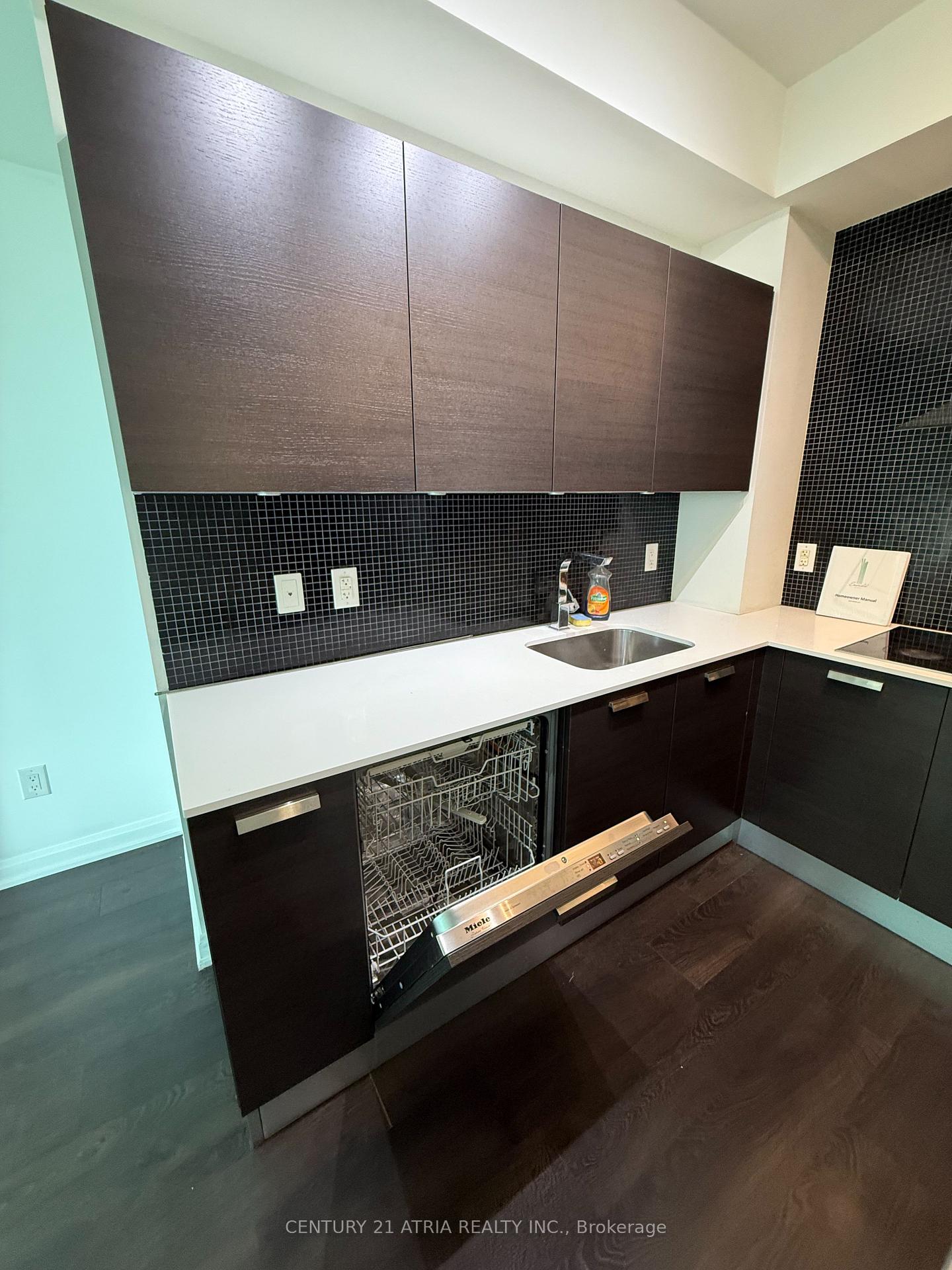 2 Bedrooms Condo at 11 Bogert, Toronto For sale