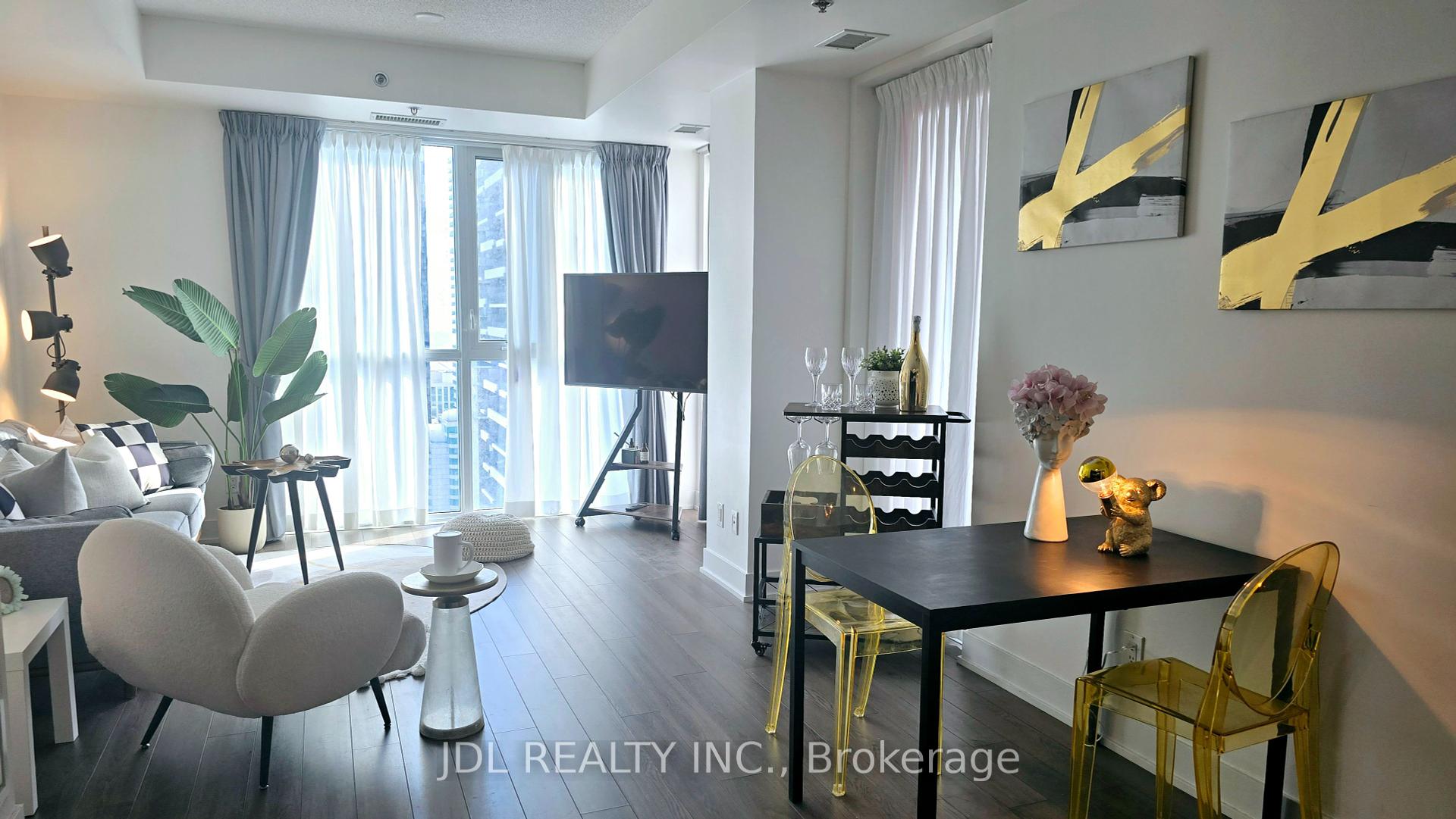 2 Bedrooms Condo at 318 Richmond, Toronto For sale