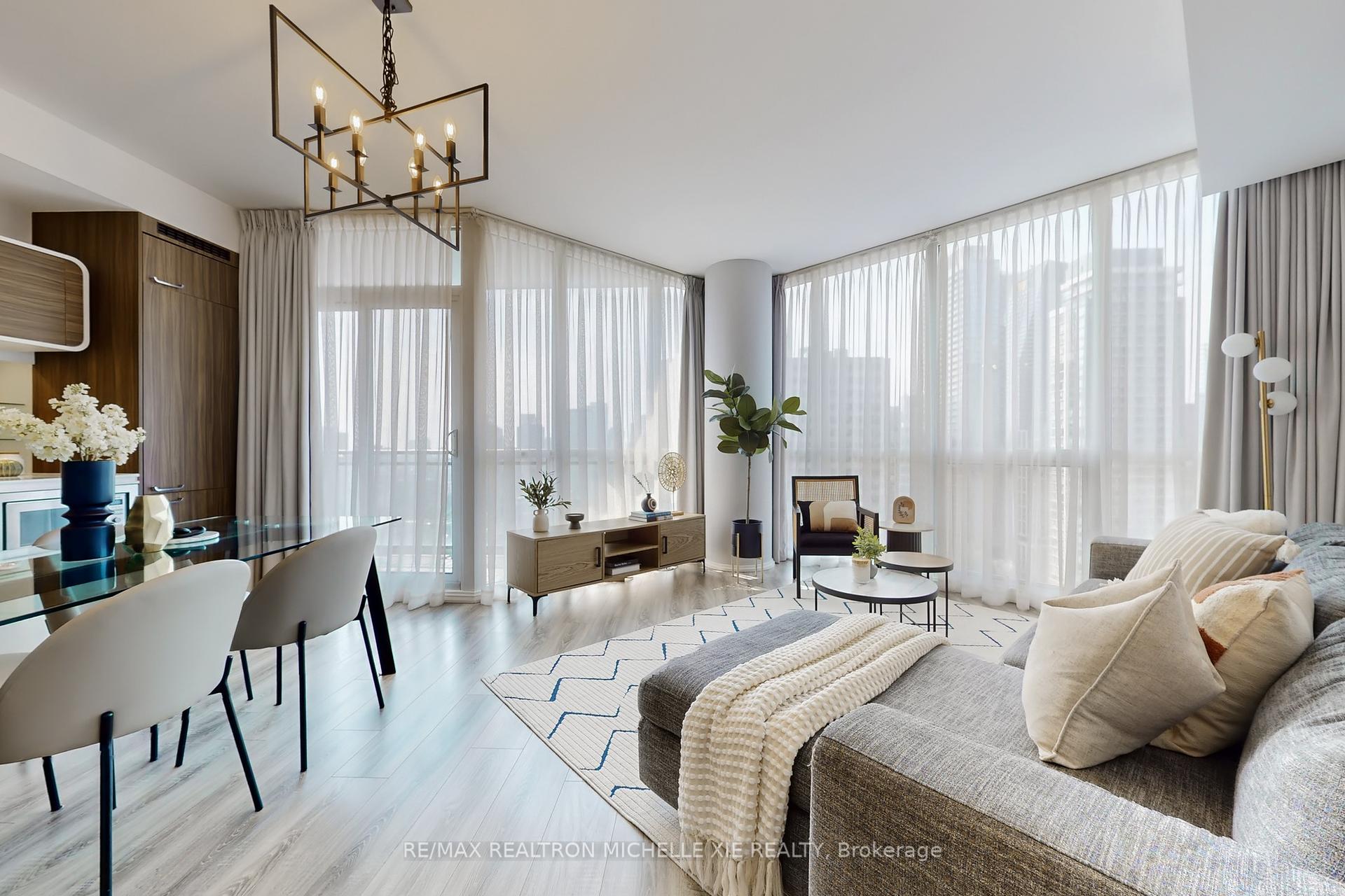2 Bedrooms Condo at 45 Charles, Toronto For sale