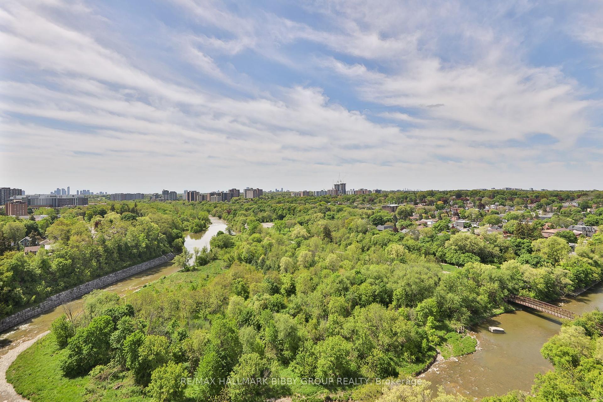 3 Bedrooms Condo at 10 Wilby, Toronto For sale
