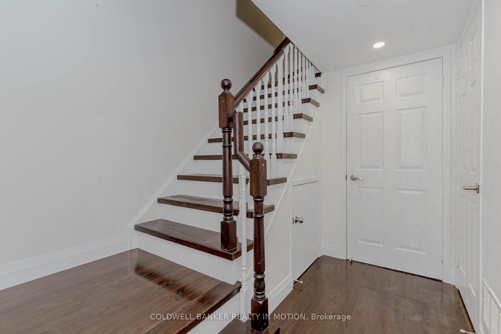 2 Bedrooms Condo at 4975 Southampton, Mississauga For sale