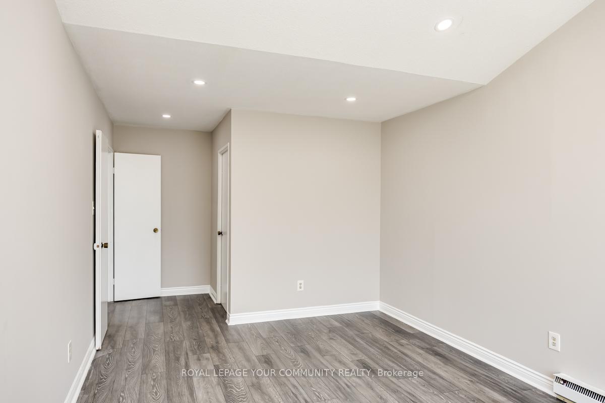 5 Bedrooms Condo at 25 Pebble, Toronto For sale