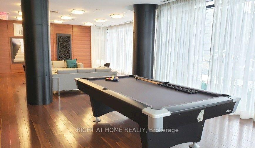 2 Bedrooms Condo at 9 Valhalla Inn, Toronto For sale