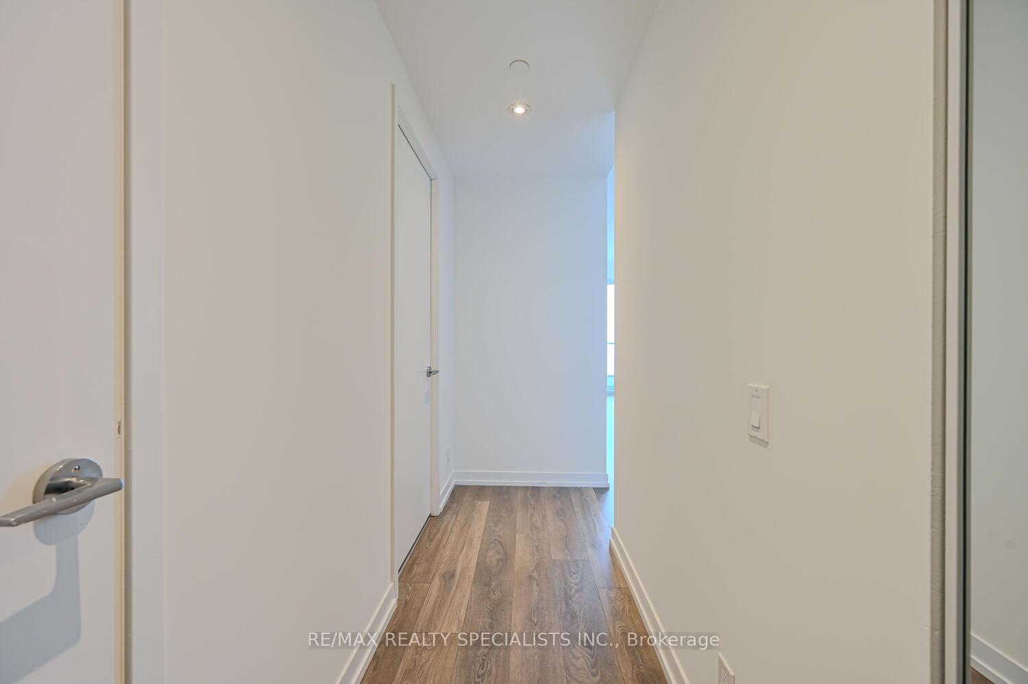 2 Bedrooms Condo at 5 BUTTERMILL, Vaughan For sale