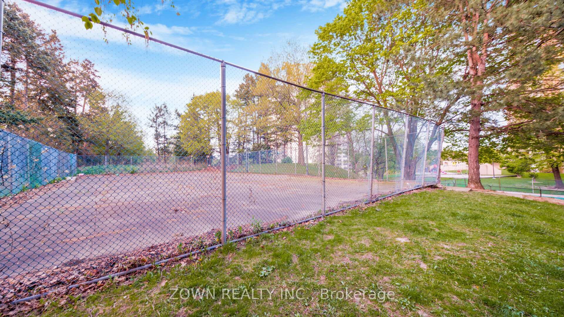 4 Bedrooms Condo at 10 Martha Eaton, Toronto For sale