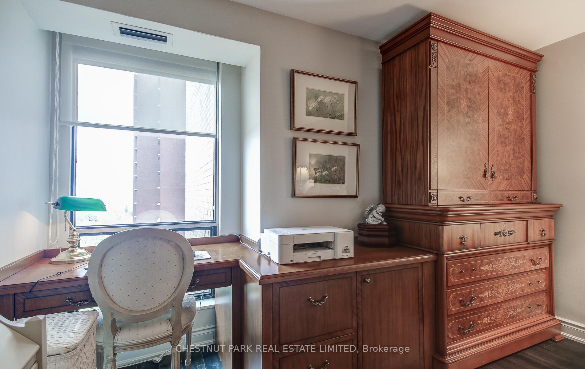 2 Bedrooms Condo at 1400 Dixie, Mississauga For sale