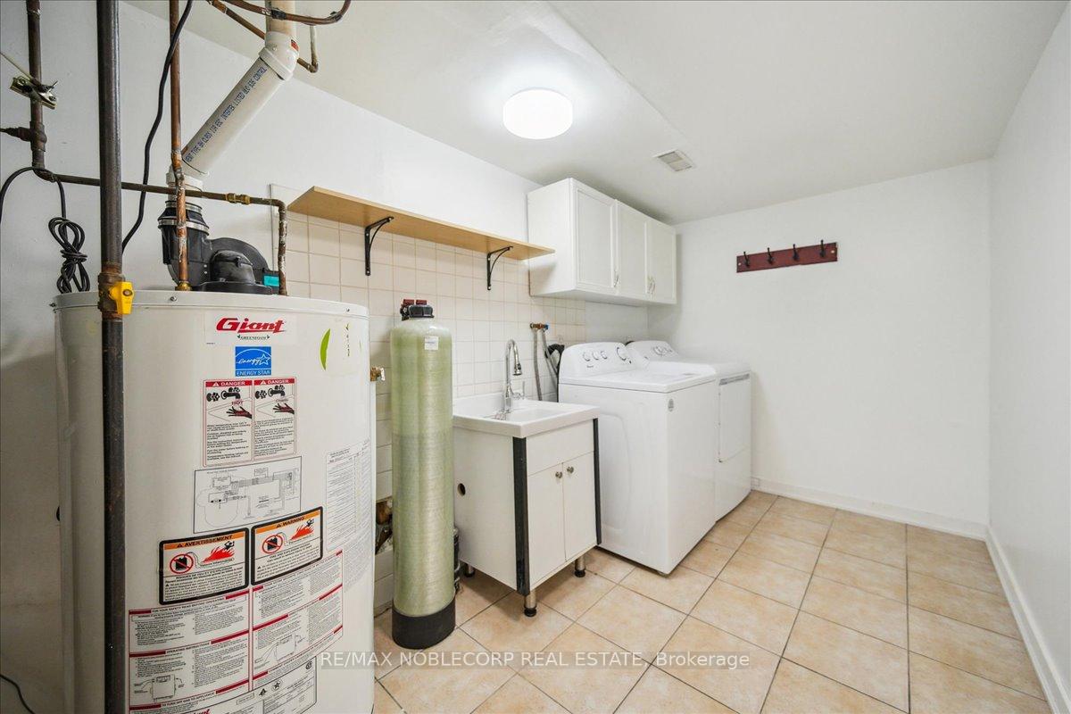 3 Bedrooms Condo at 20 William Farr, Vaughan For sale