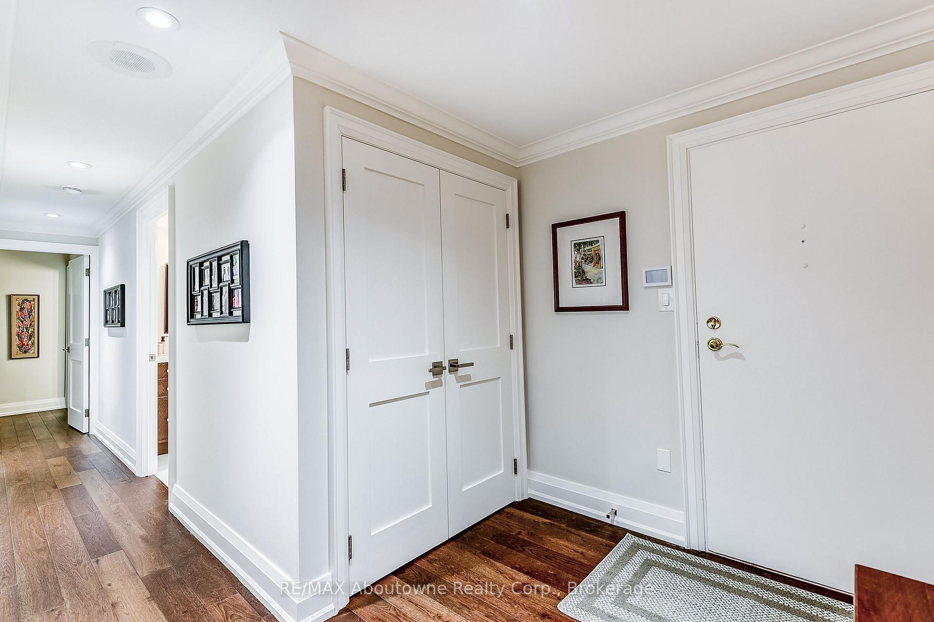 2 Bedrooms Condo at 2180 Marine, Oakville For sale