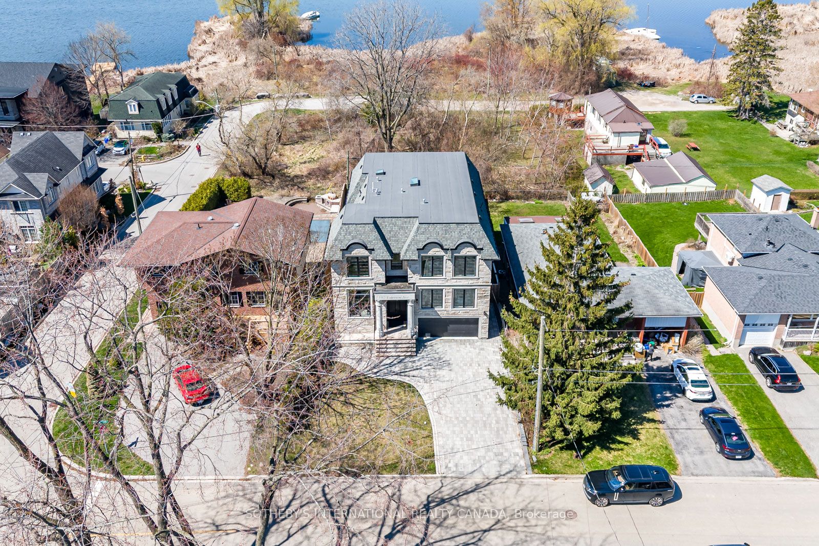 802 Fairview Avenue, Pickering, ON L1W 1M8