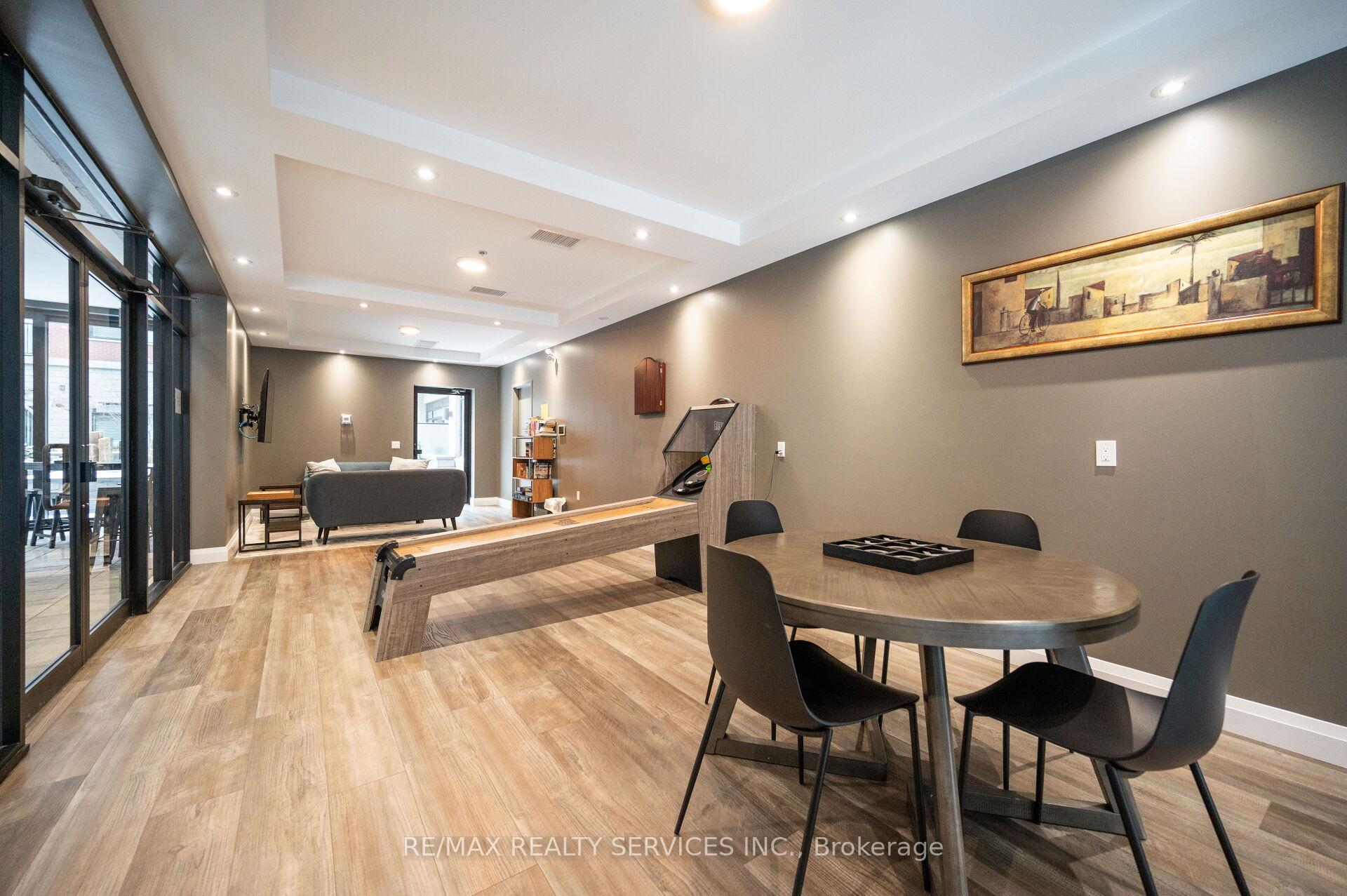 2 Bedrooms Condo at 1 Redfern, Hamilton For sale