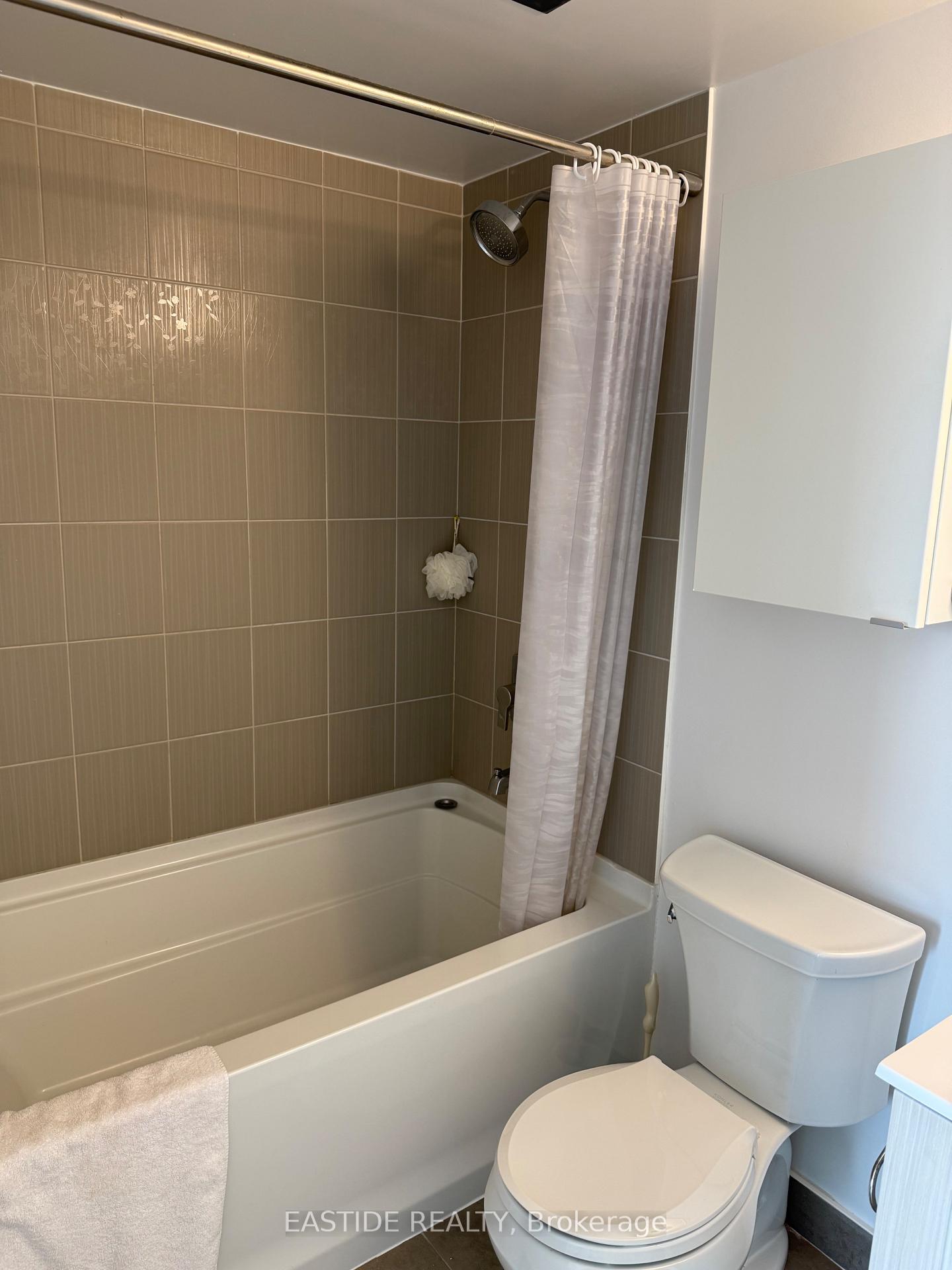 3 Bedrooms Condo at 185 Bonis, Toronto For sale