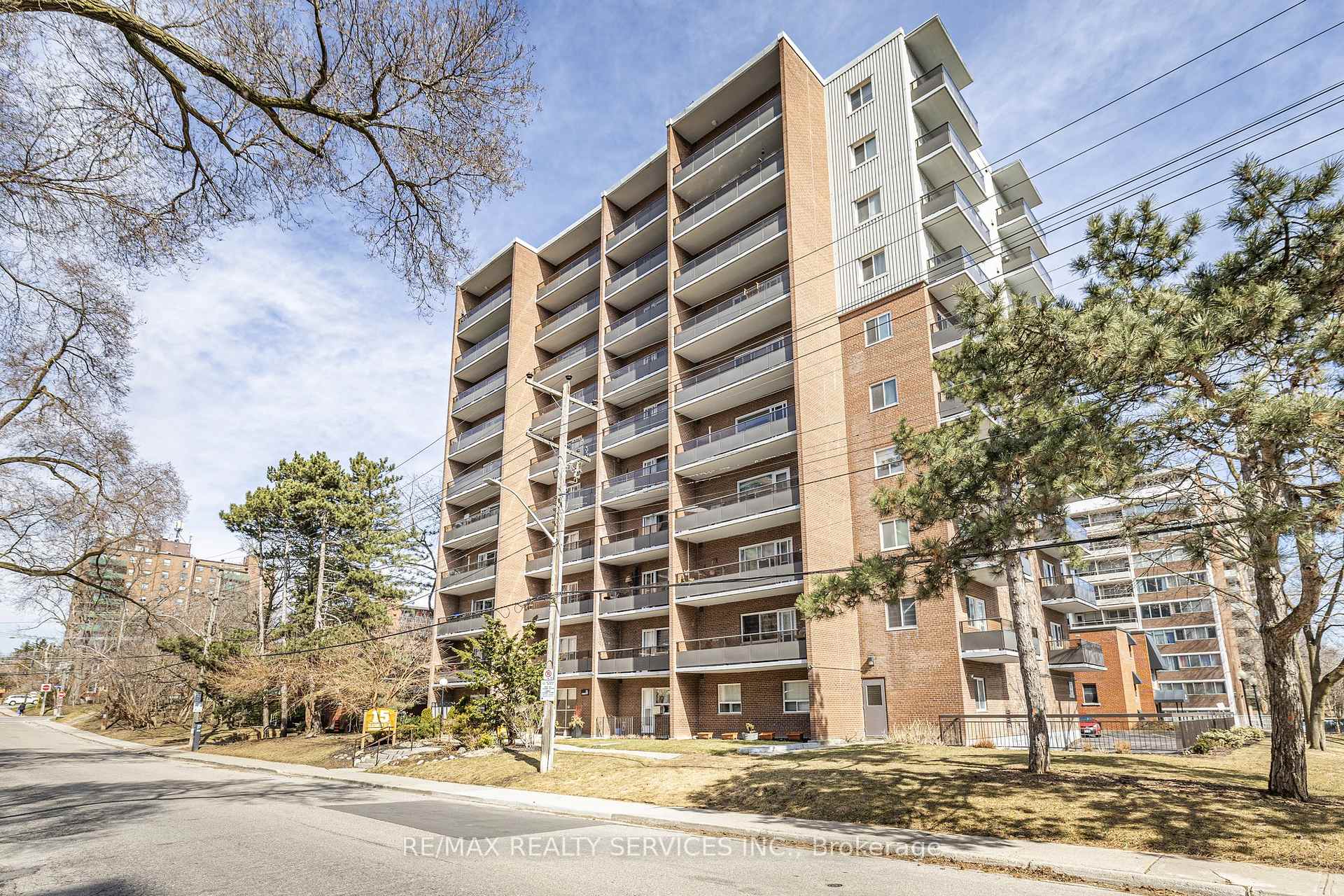2 Bedrooms Condo at 15 Elizabeth, Mississauga For sale