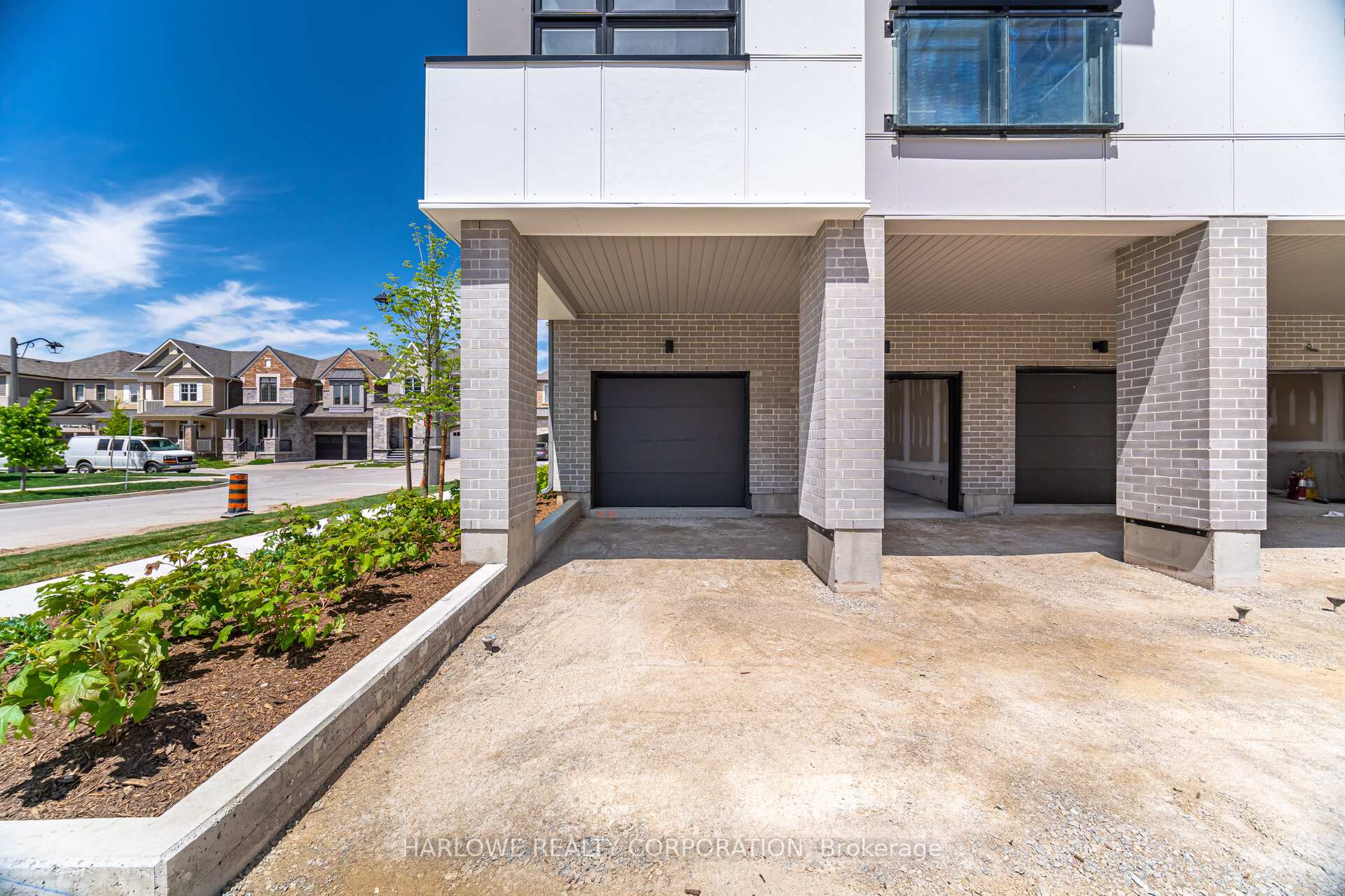 3 Bedrooms Condo at 274 Ironside, Oakville For sale