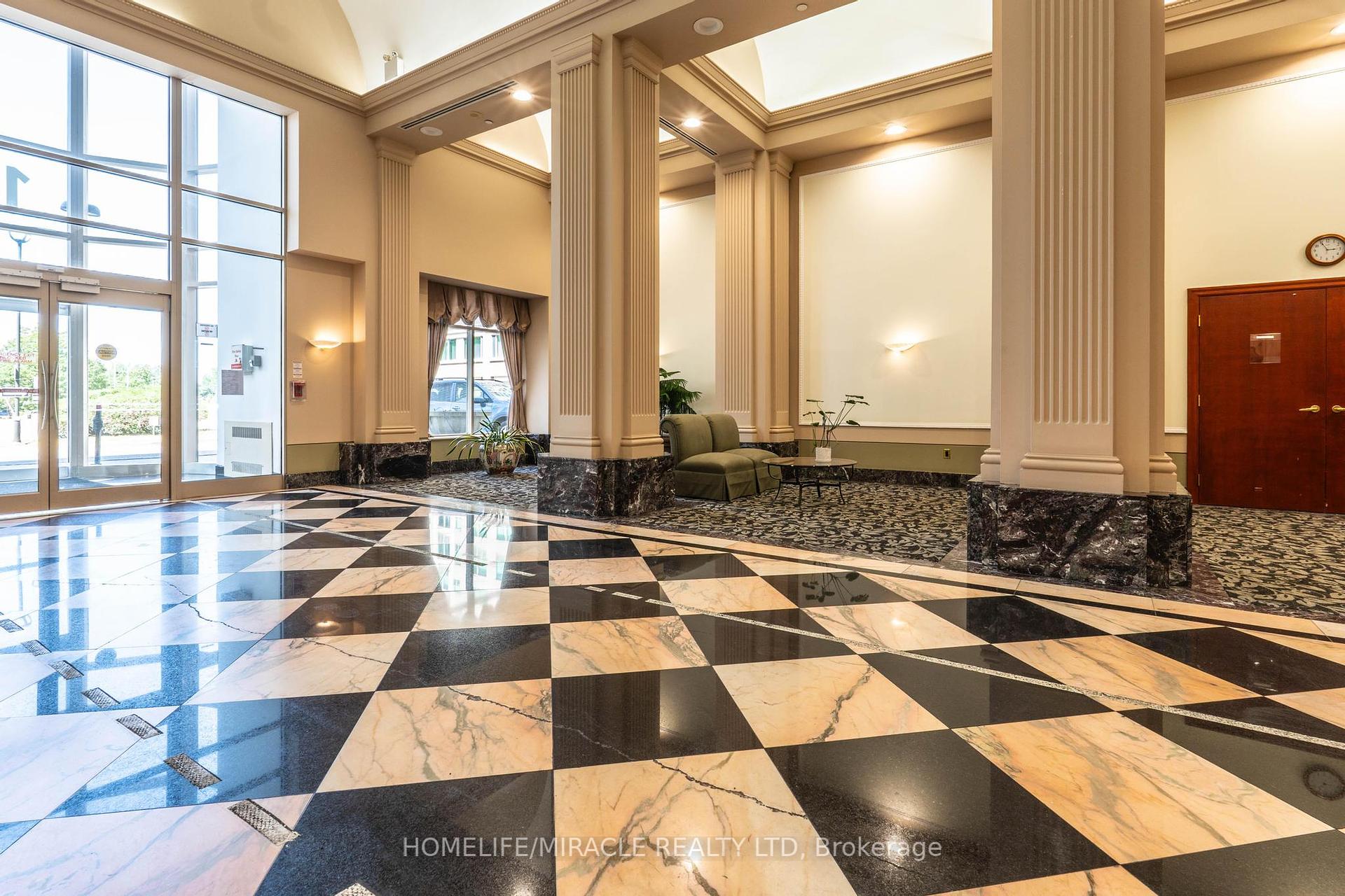 2 Bedrooms Condo at 1 Lee Centre, Toronto For sale