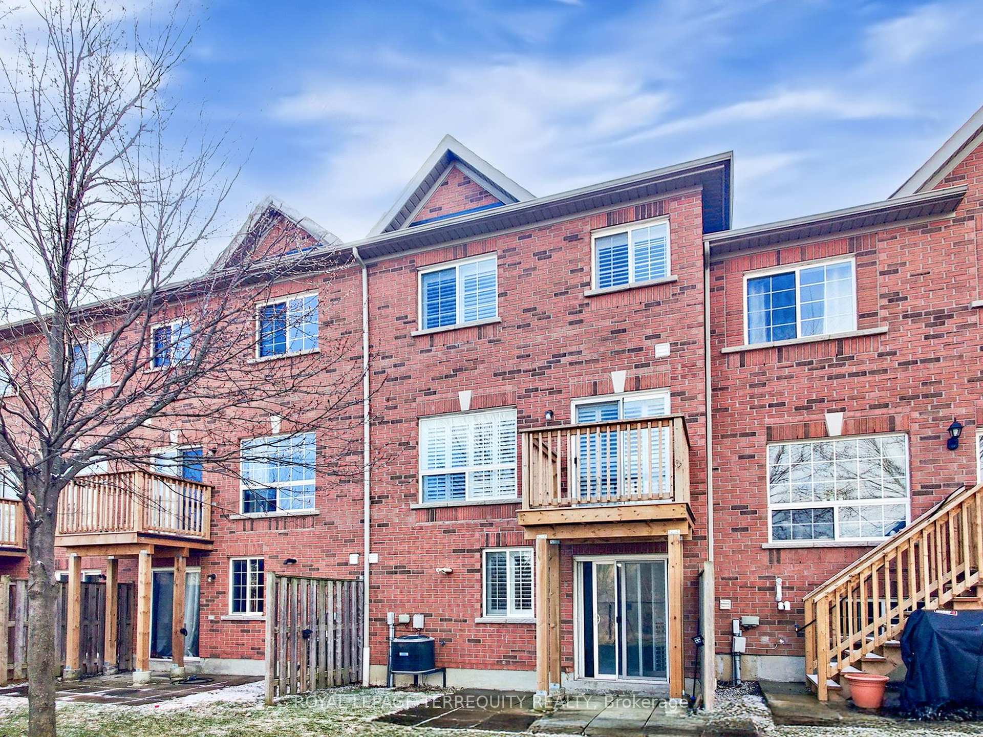 4 Bedrooms Condo at 6399 Spinnaker,  Mississauga For sale