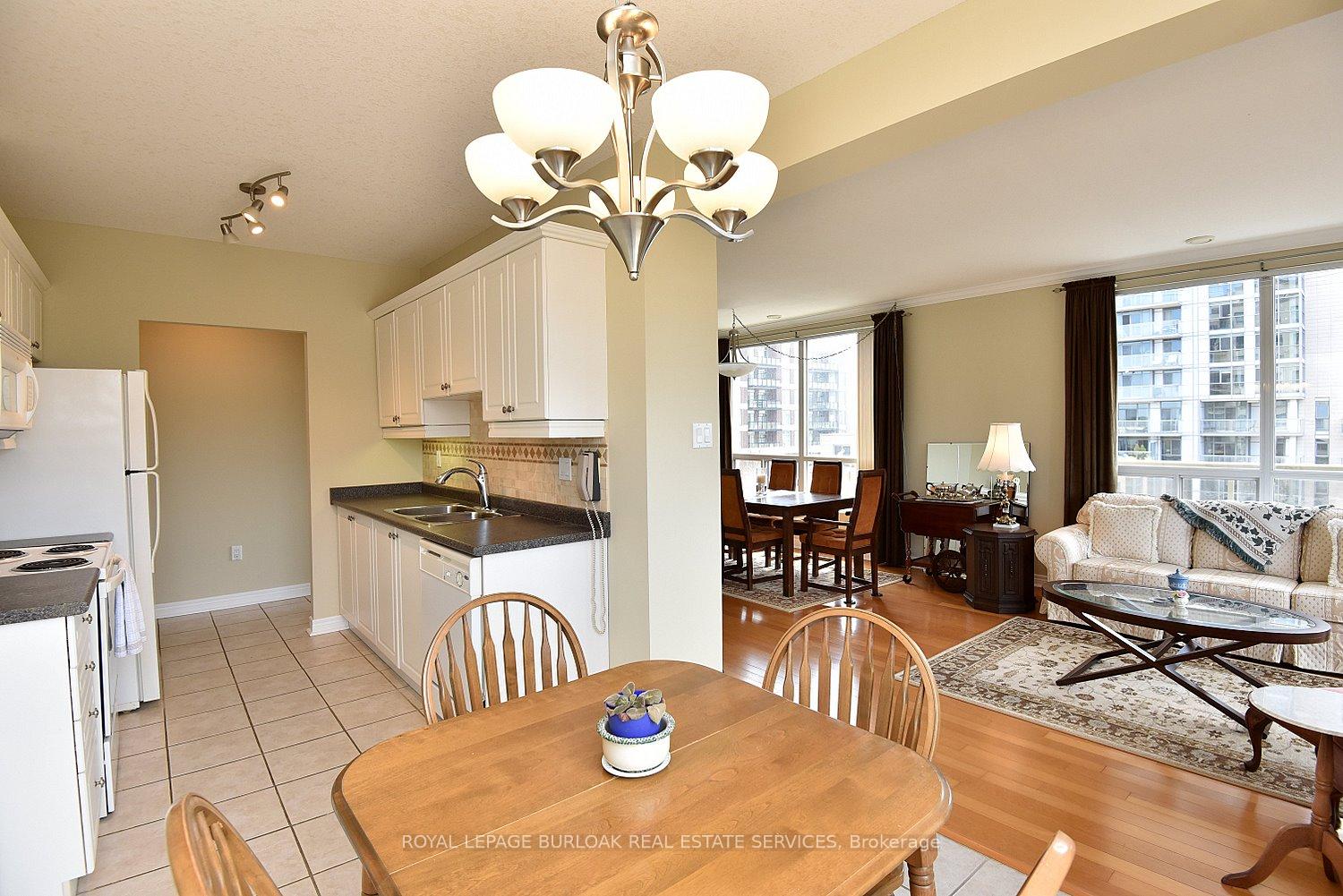 2 Bedrooms Condo at 1998 Ironstone, Burlington For sale