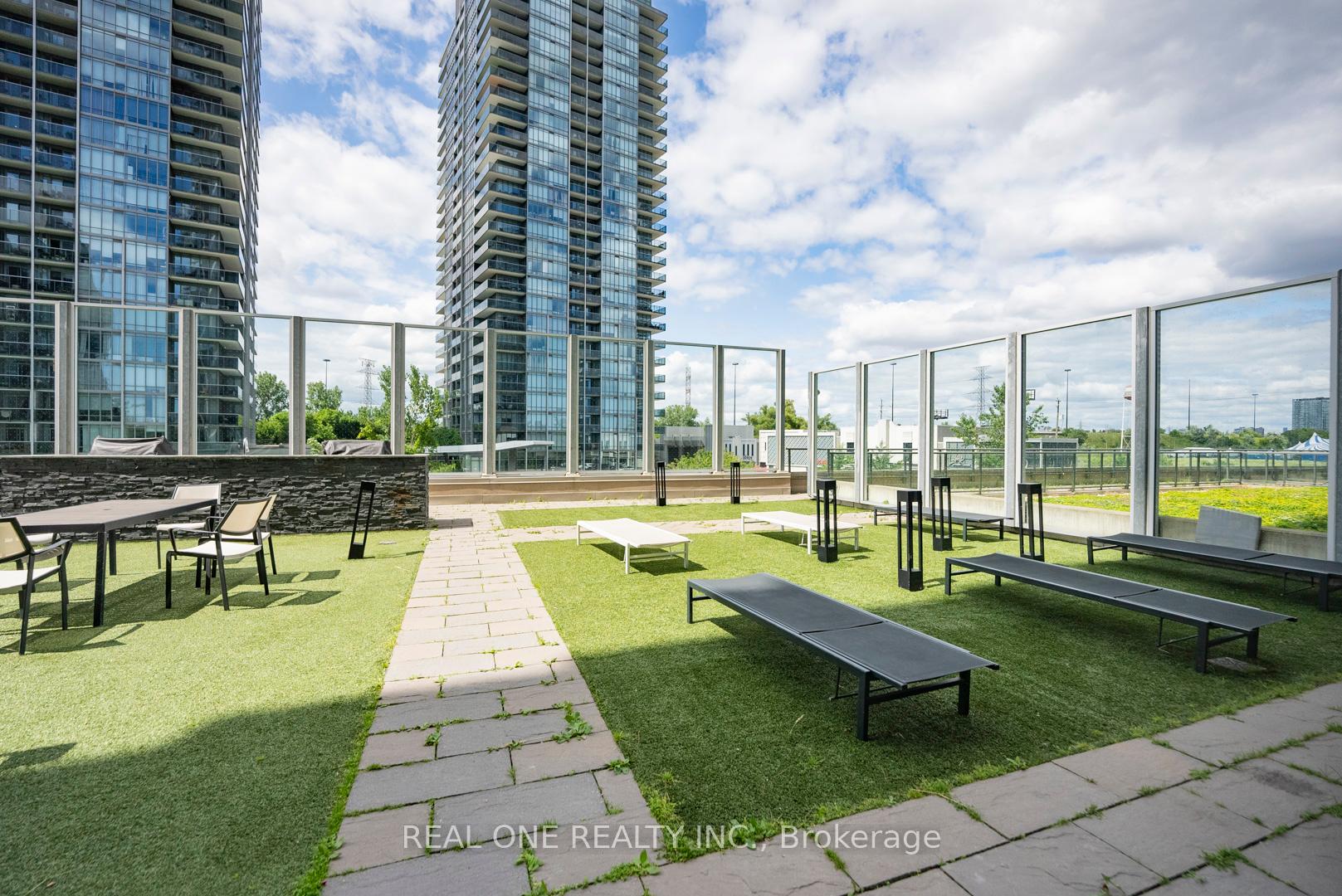 1 Bedroom Condo at 36 Park Lawn, Toronto For sale