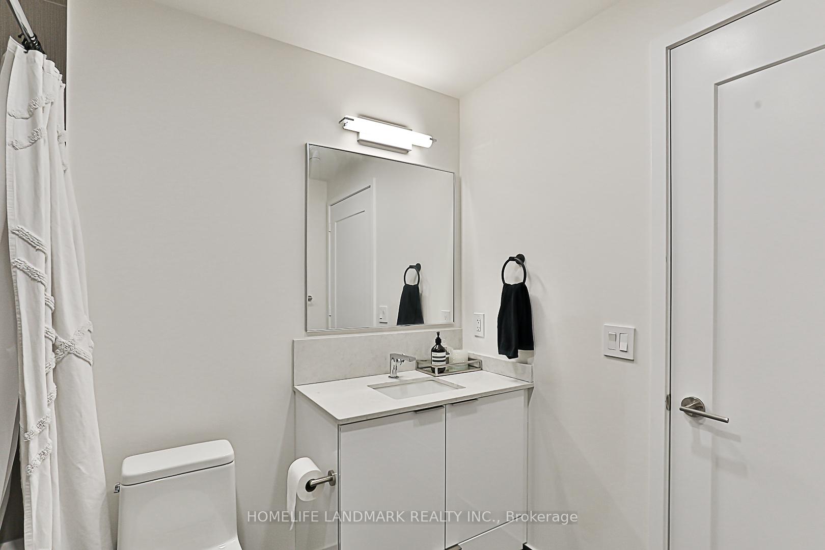 3 Bedrooms Condo at 28 Freeland, Toronto For sale