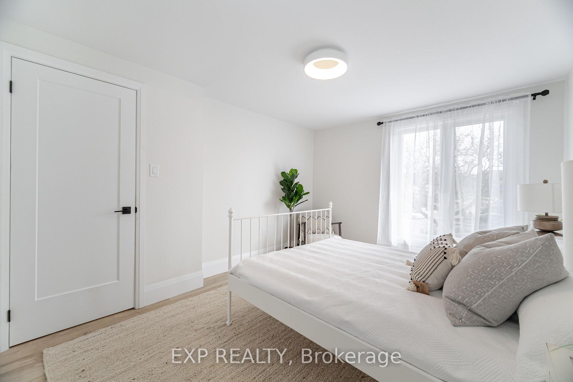 3 Bedrooms Condo at 120 Quigley,  Hamilton For sale