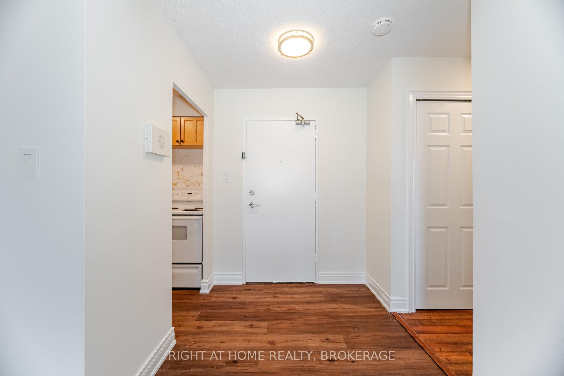 3 Bedrooms Condo at 714 The West Mall, Toronto For sale