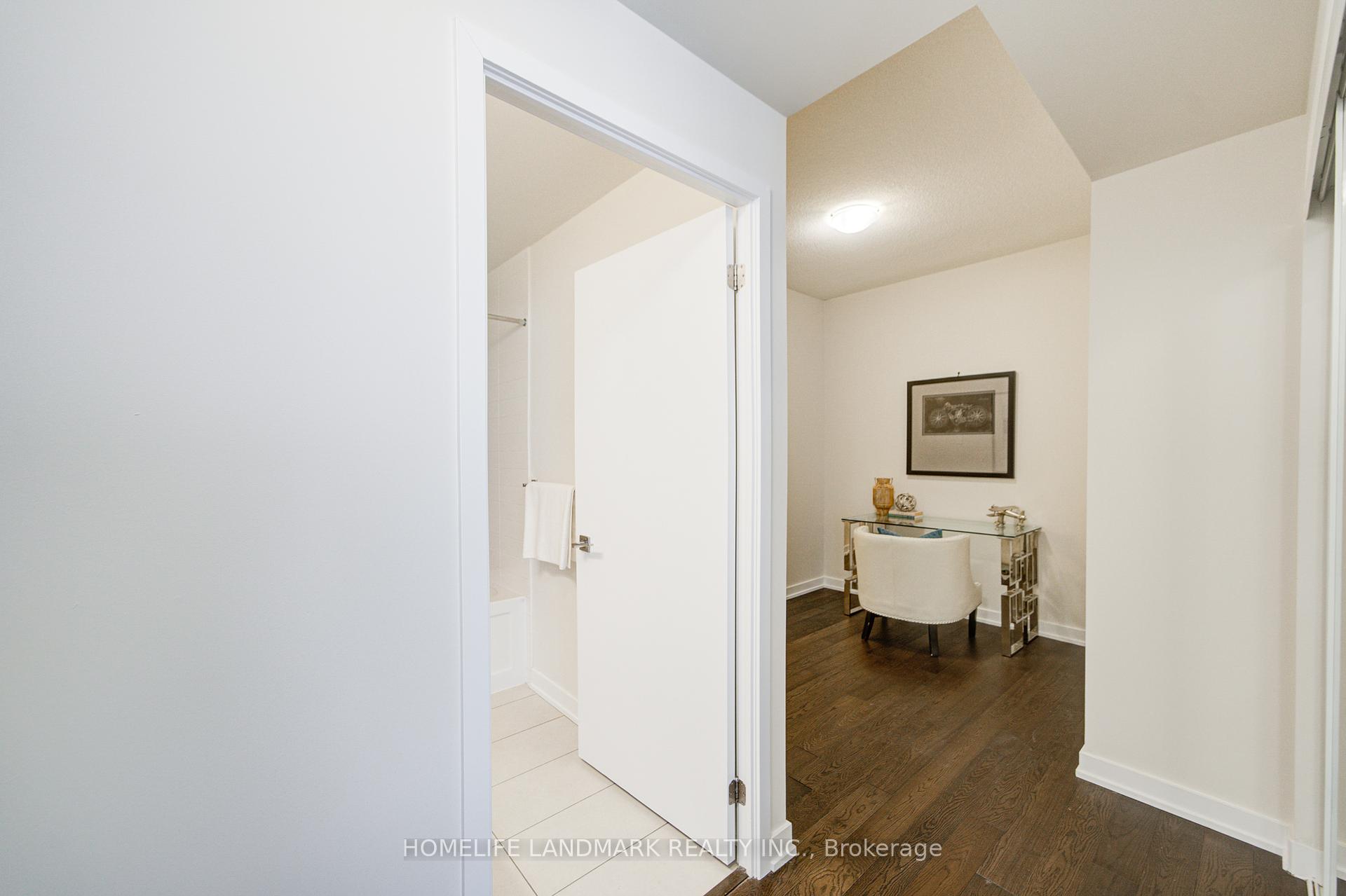 3 Bedrooms Condo at 4011 Brickstone, Mississauga For sale