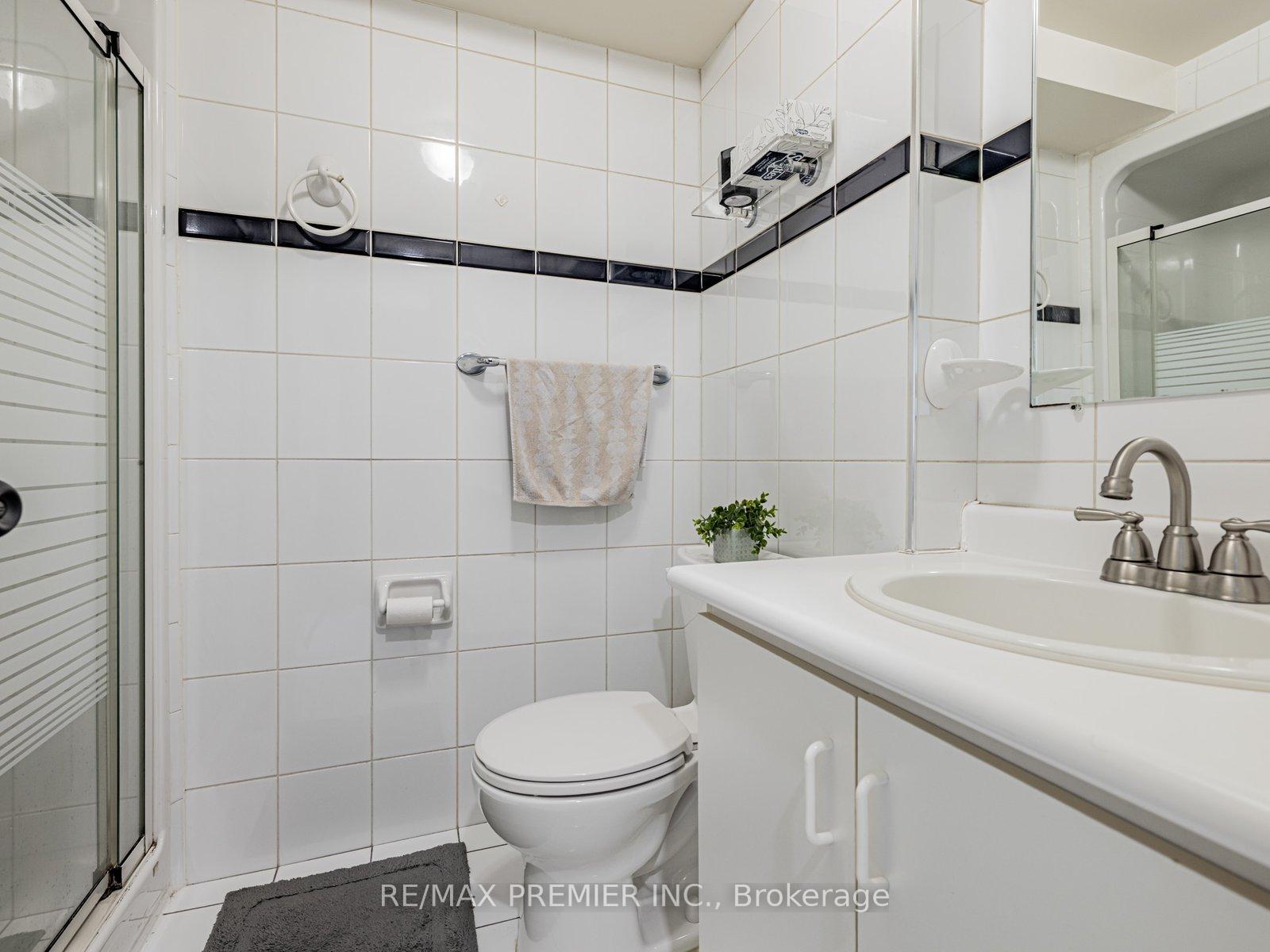 3 Bedrooms Condo at 213 Woodbridge, Vaughan For sale