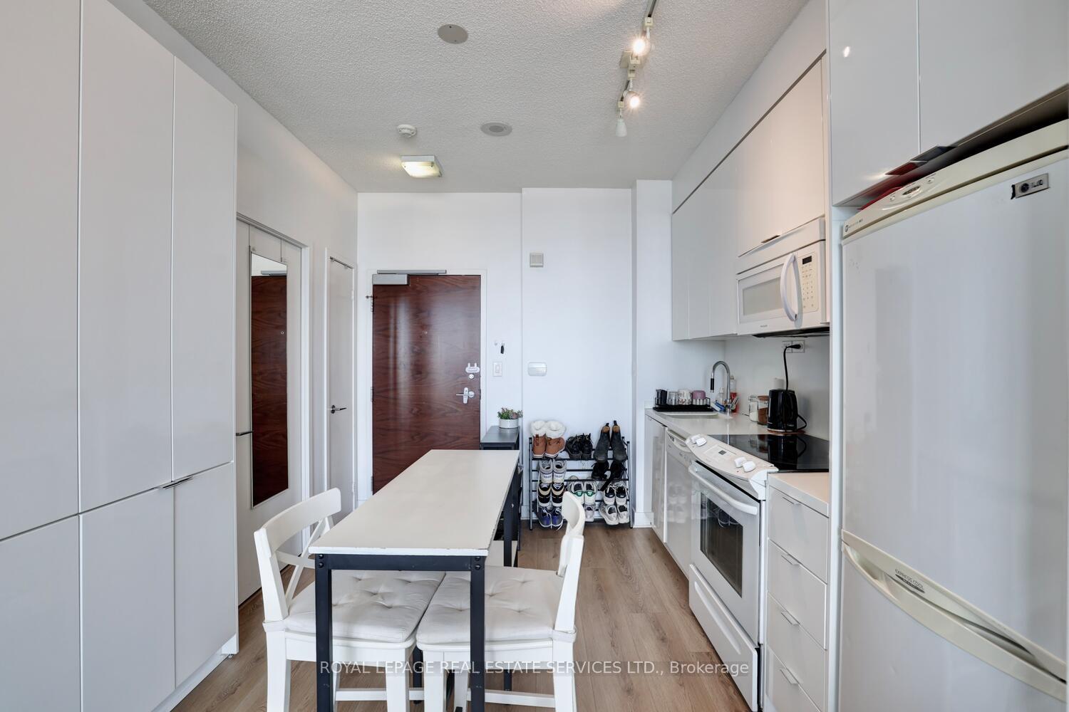 1 Bedroom Condo at 15 Iceboat,  Toronto For sale