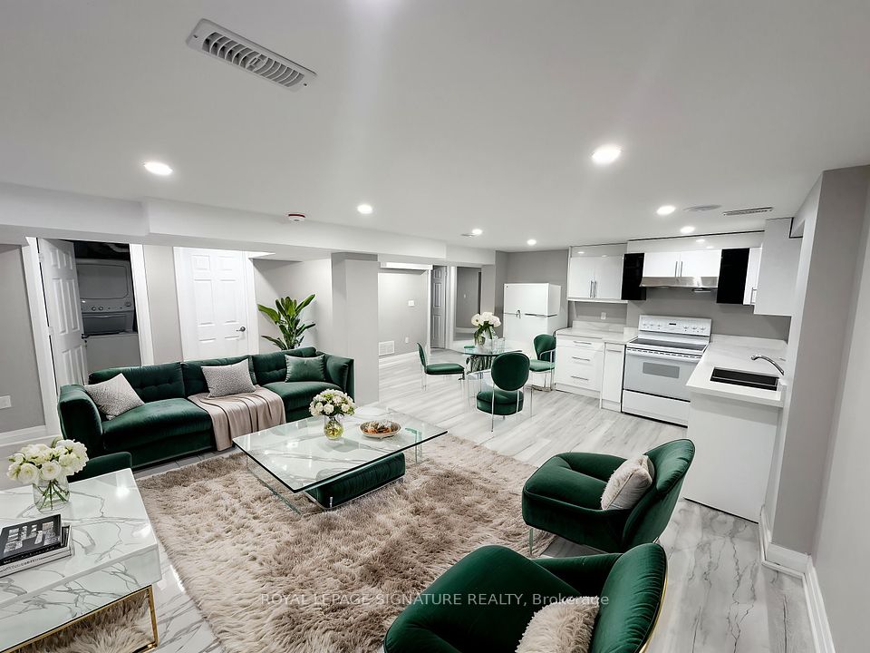 211 Maple Avenue, Richmond Hill, ON L4C 2J4