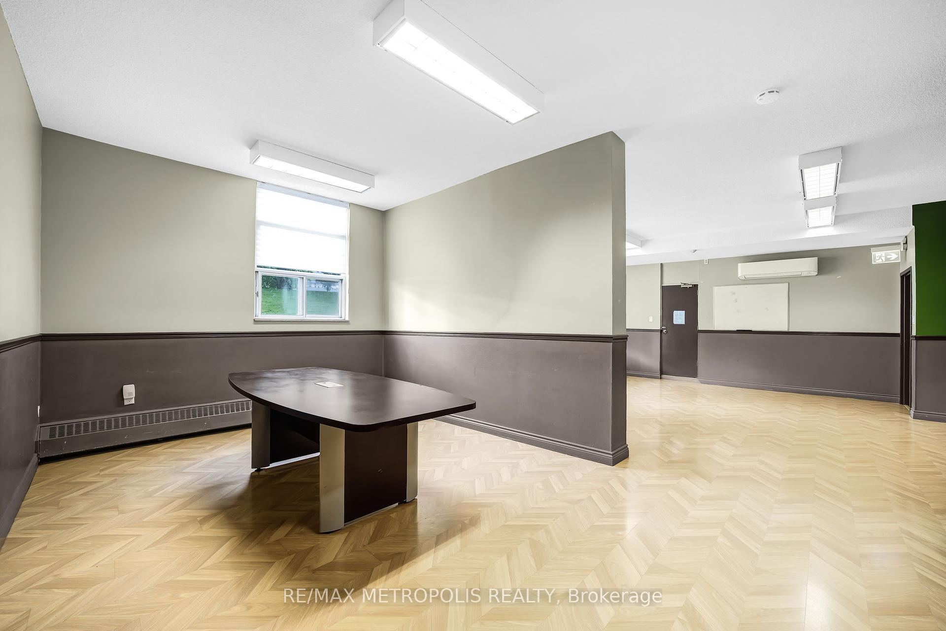 3 Bedrooms Condo at 5 Parkway Forest, Toronto For sale