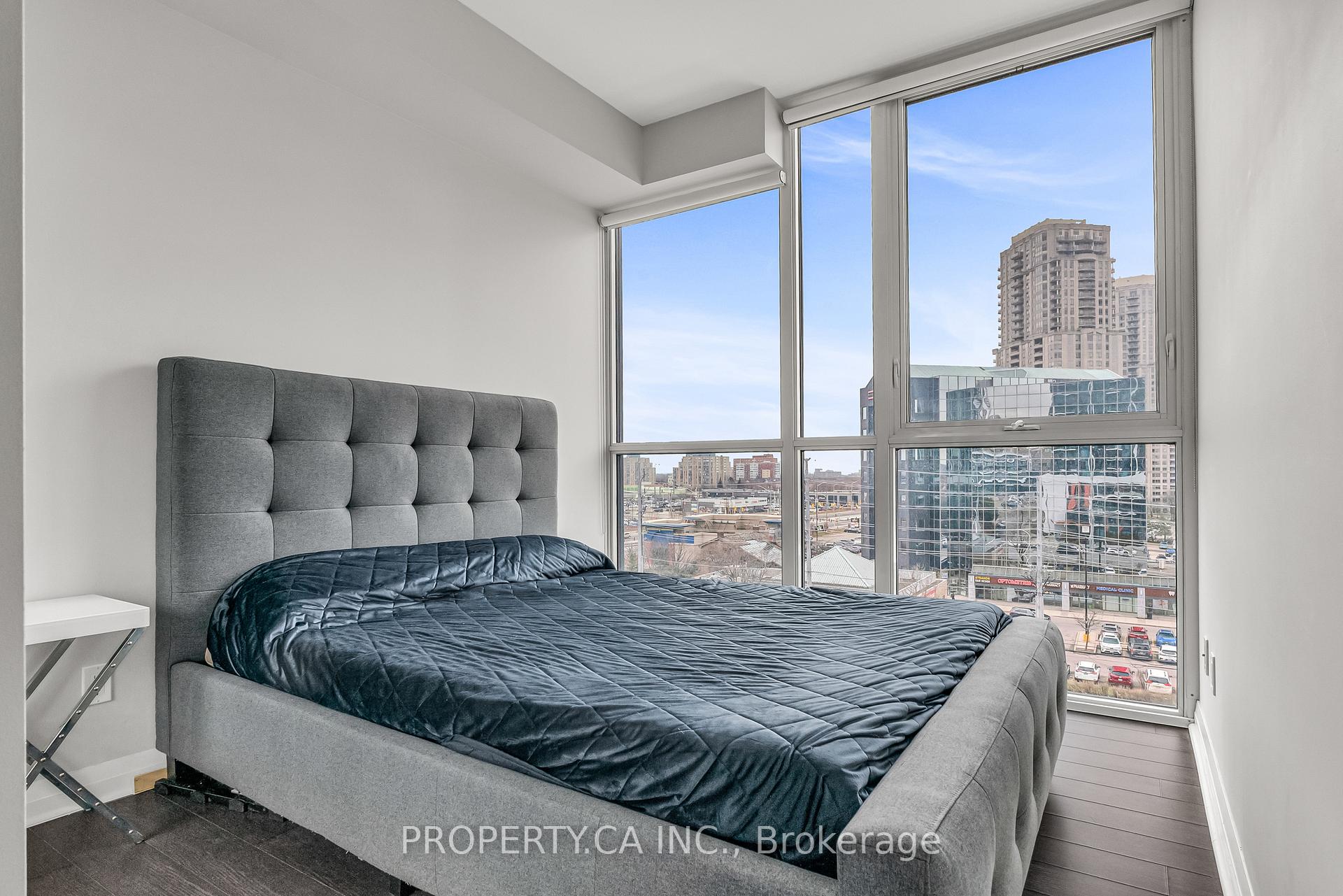 2 Bedrooms Condo at 55 Eglinton, Mississauga For sale