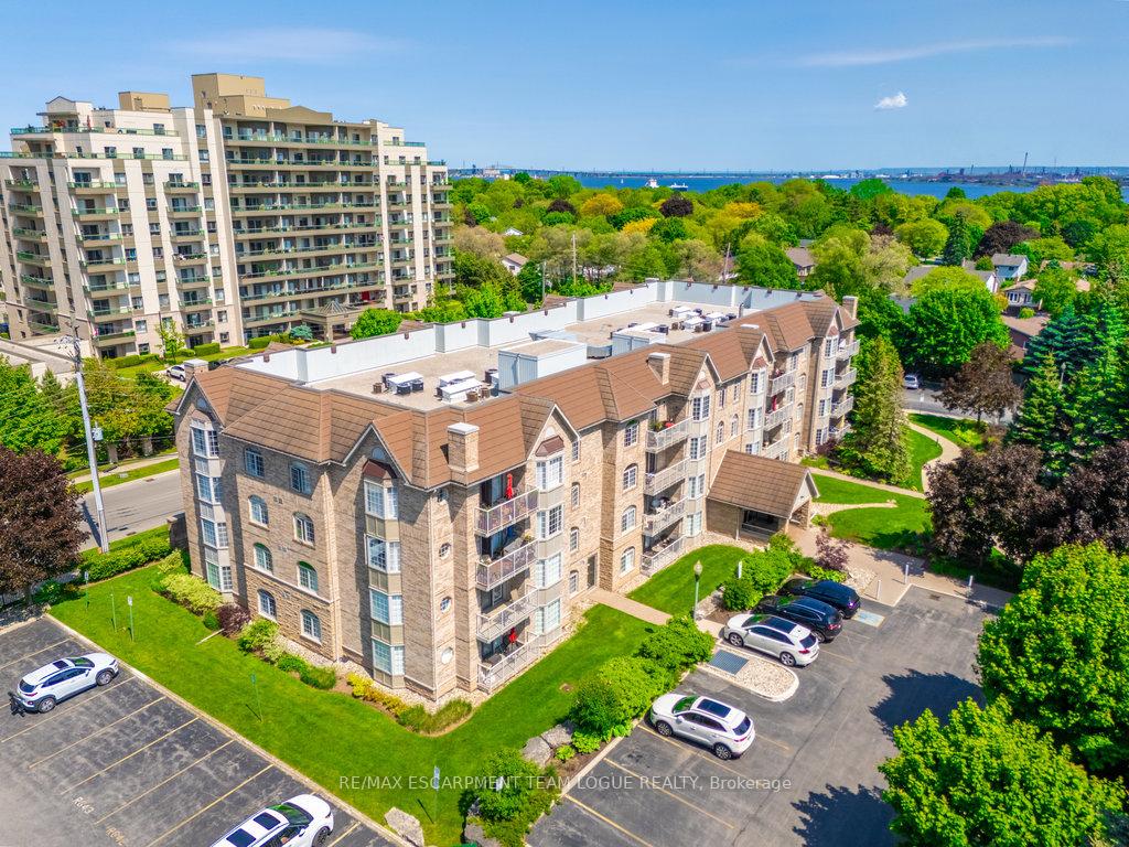 2 Bedrooms Condo at 216 Plains Road West, Burlington For sale