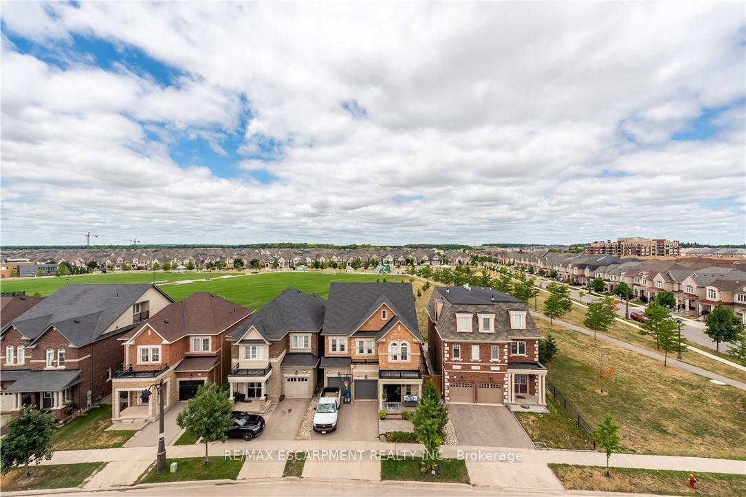2 Bedrooms Condo at 50 KAITTING, Oakville For sale