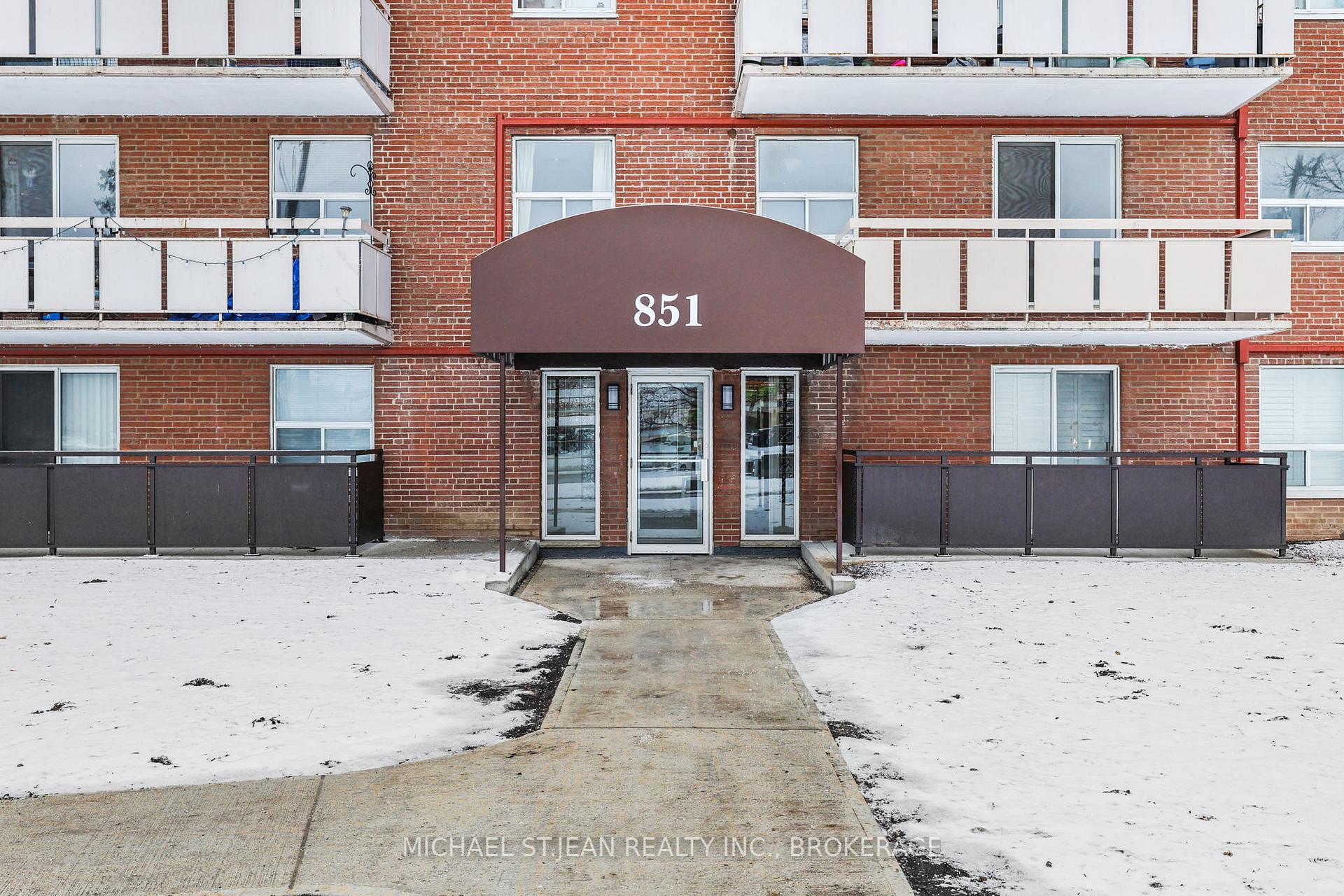 2 Bedrooms Condo at 851 Queenston,  Hamilton For sale